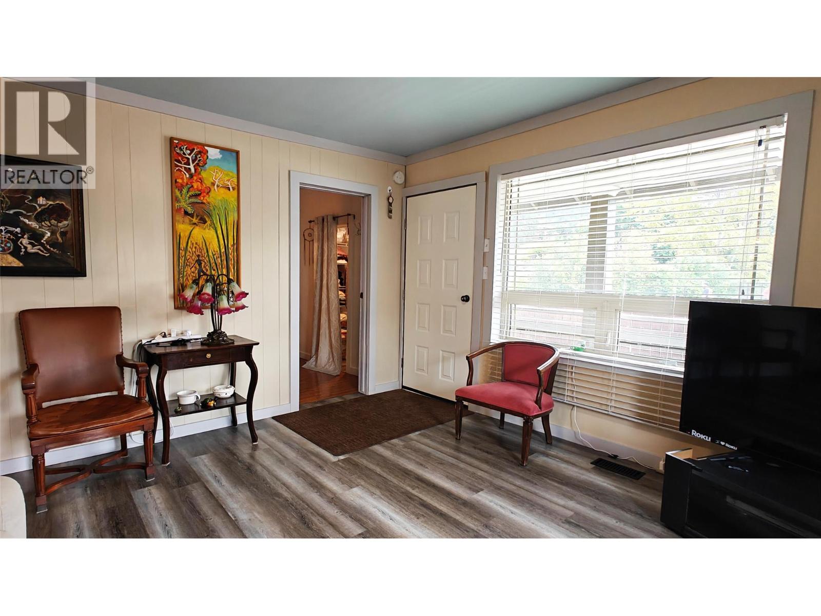Living Room of 1939 Beaver Street E, Fruitvale V0G 1L0