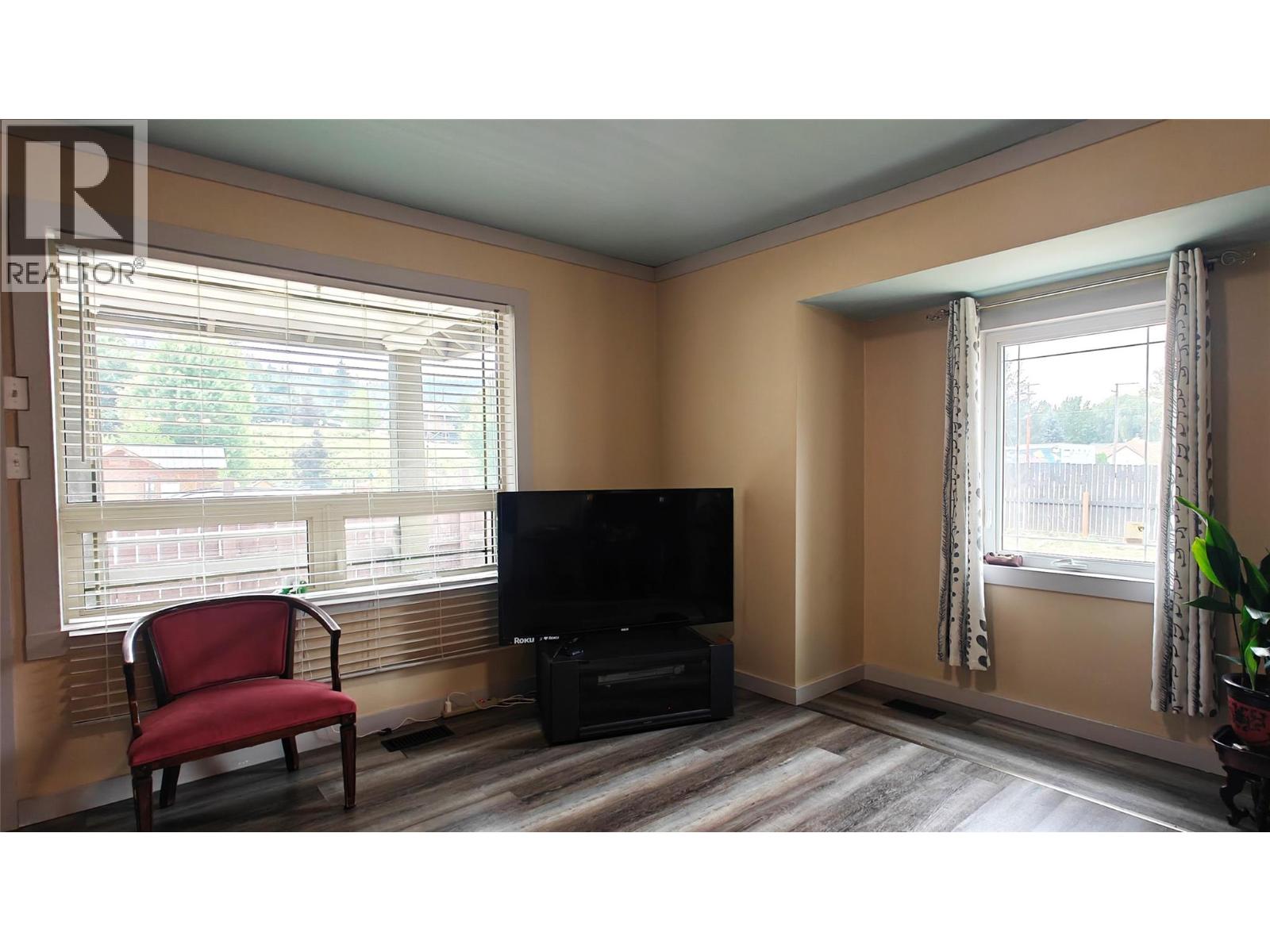 Living Room of 1939 Beaver Street E, Fruitvale V0G 1L0