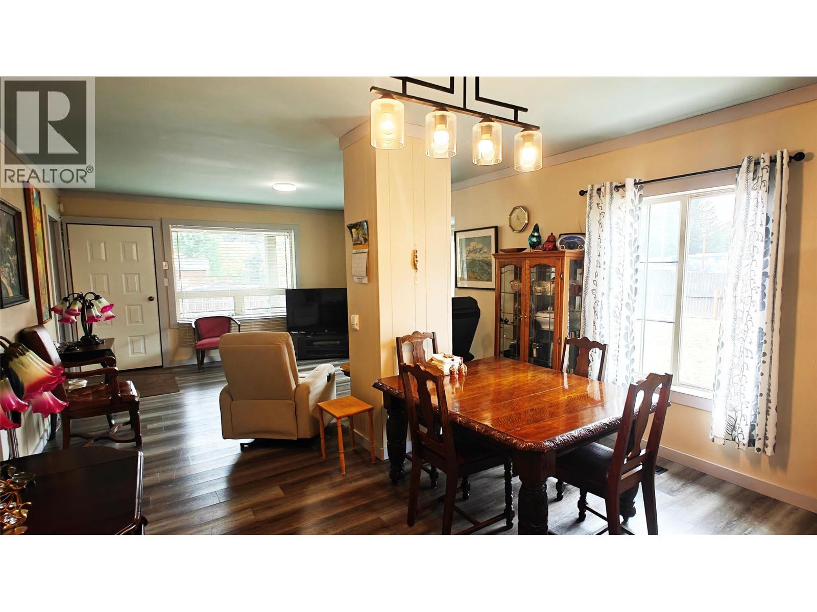 Dining Room of 1939 Beaver Street E, Fruitvale V0G 1L0
