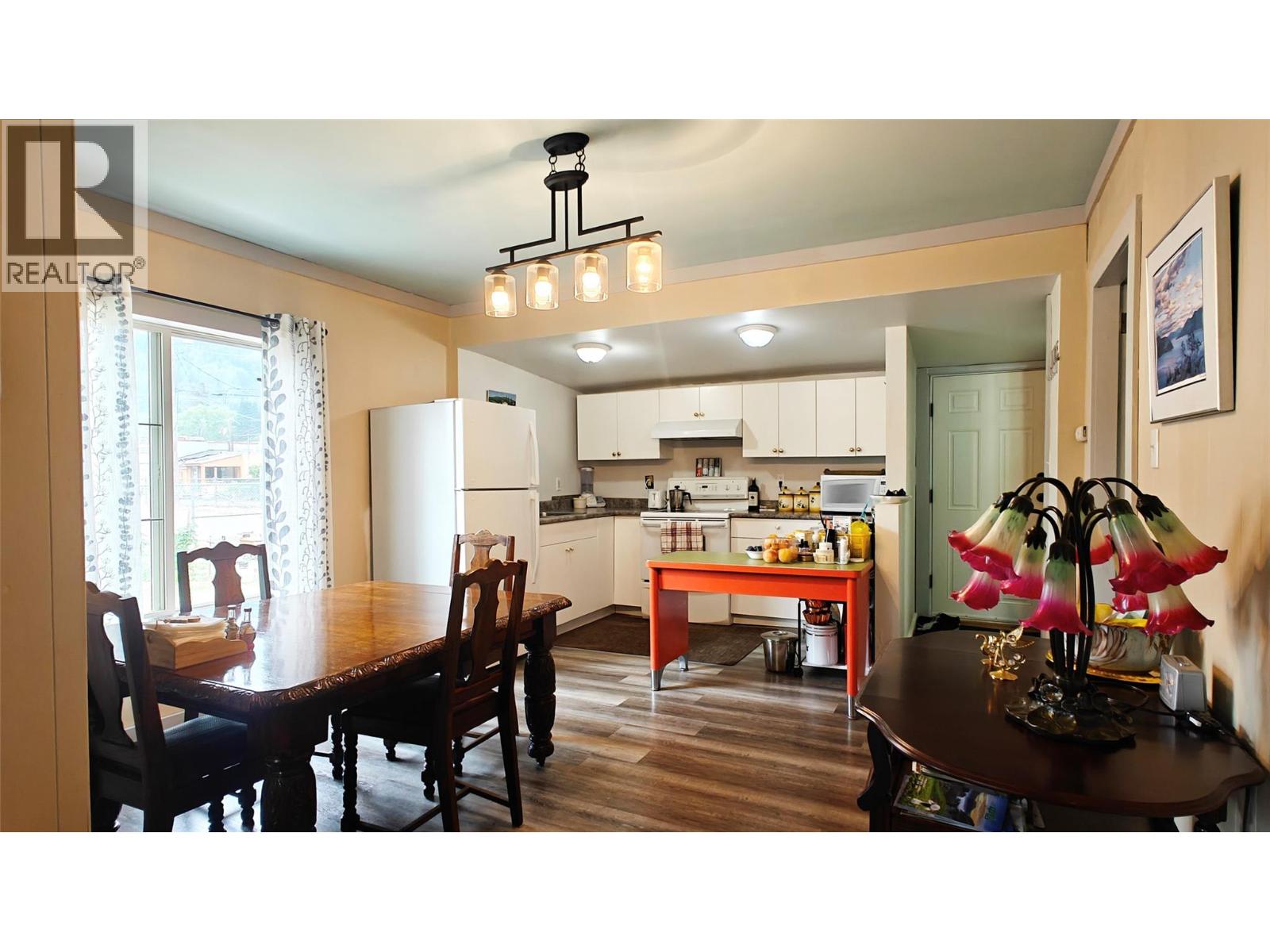 Dining Room of 1939 Beaver Street E, Fruitvale V0G 1L0