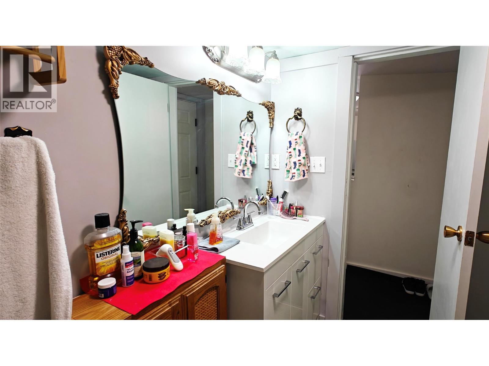 Bathroom of 1939 Beaver Street E, Fruitvale V0G 1L0