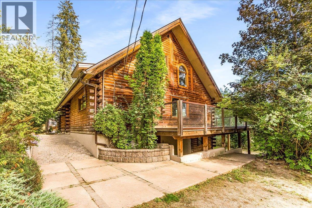 Front view of log home.
