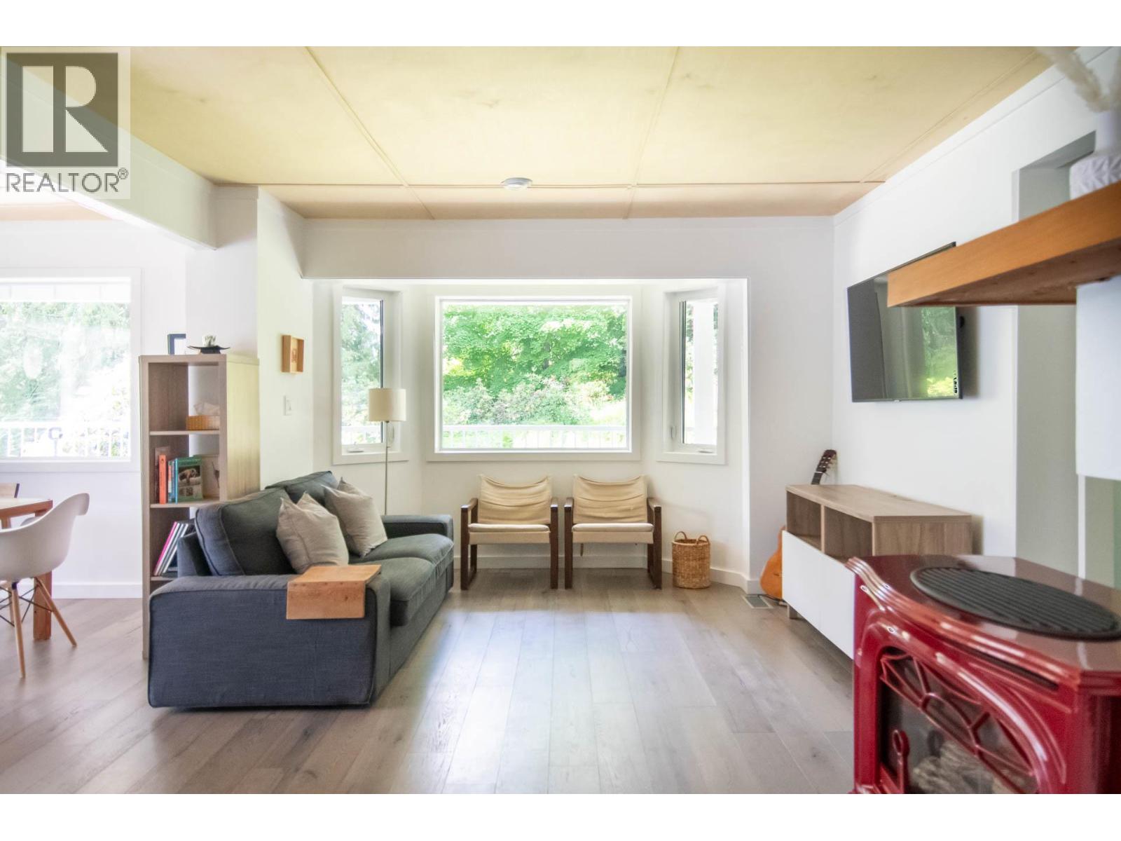 Living/ Den
