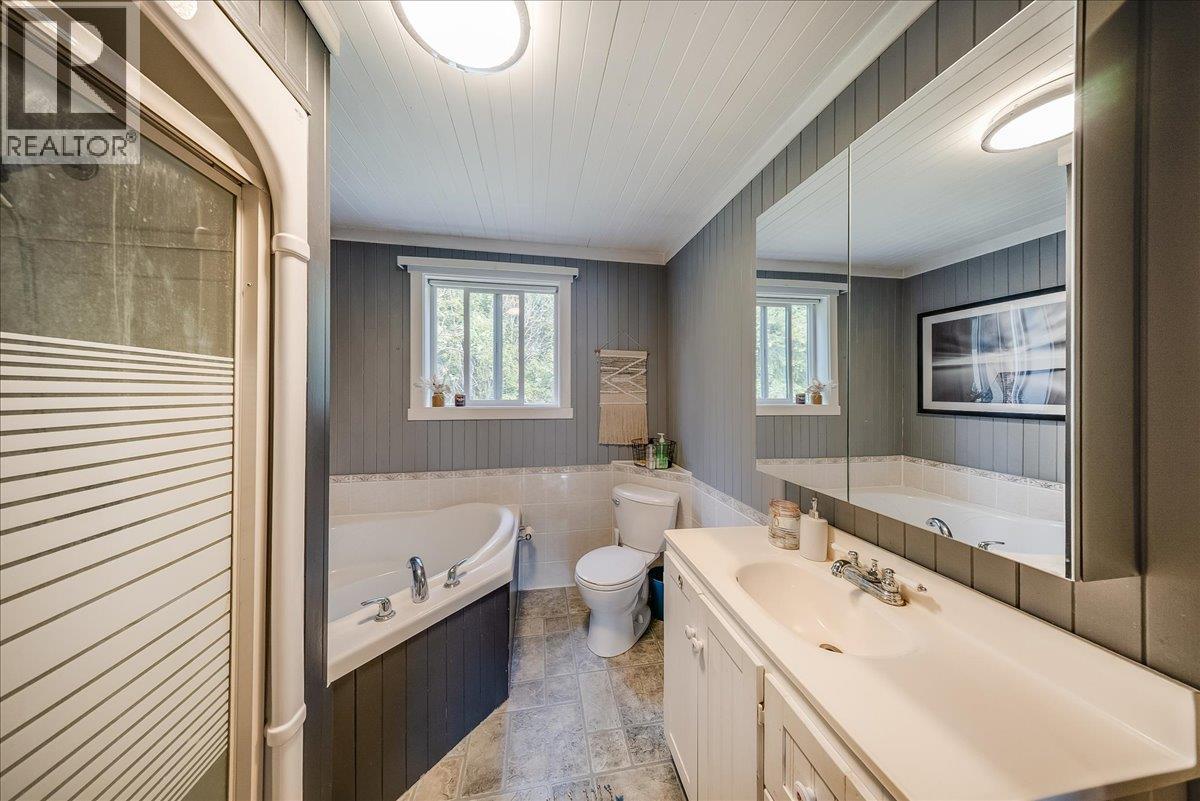 Main bathroom