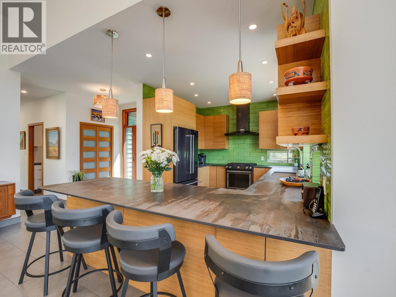 Bar stools included