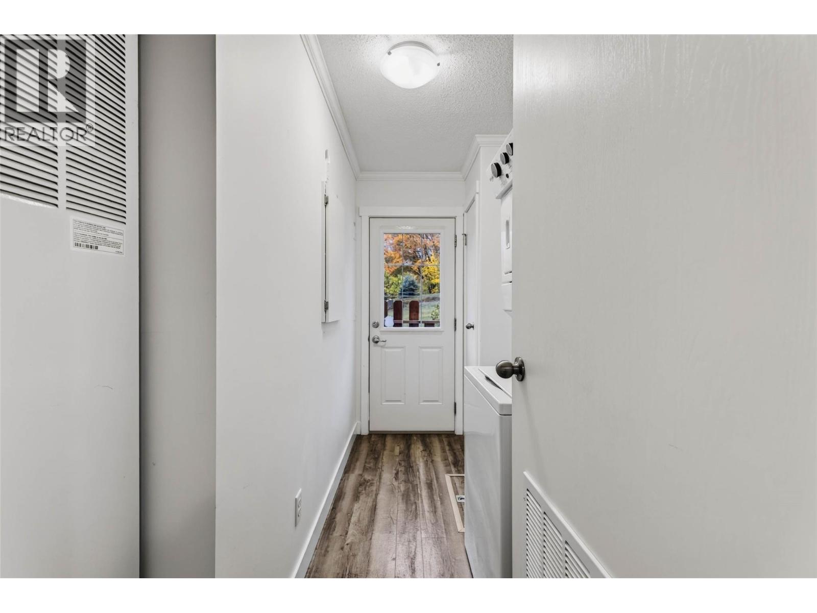 Laundry/Mud Room, Side Entrance