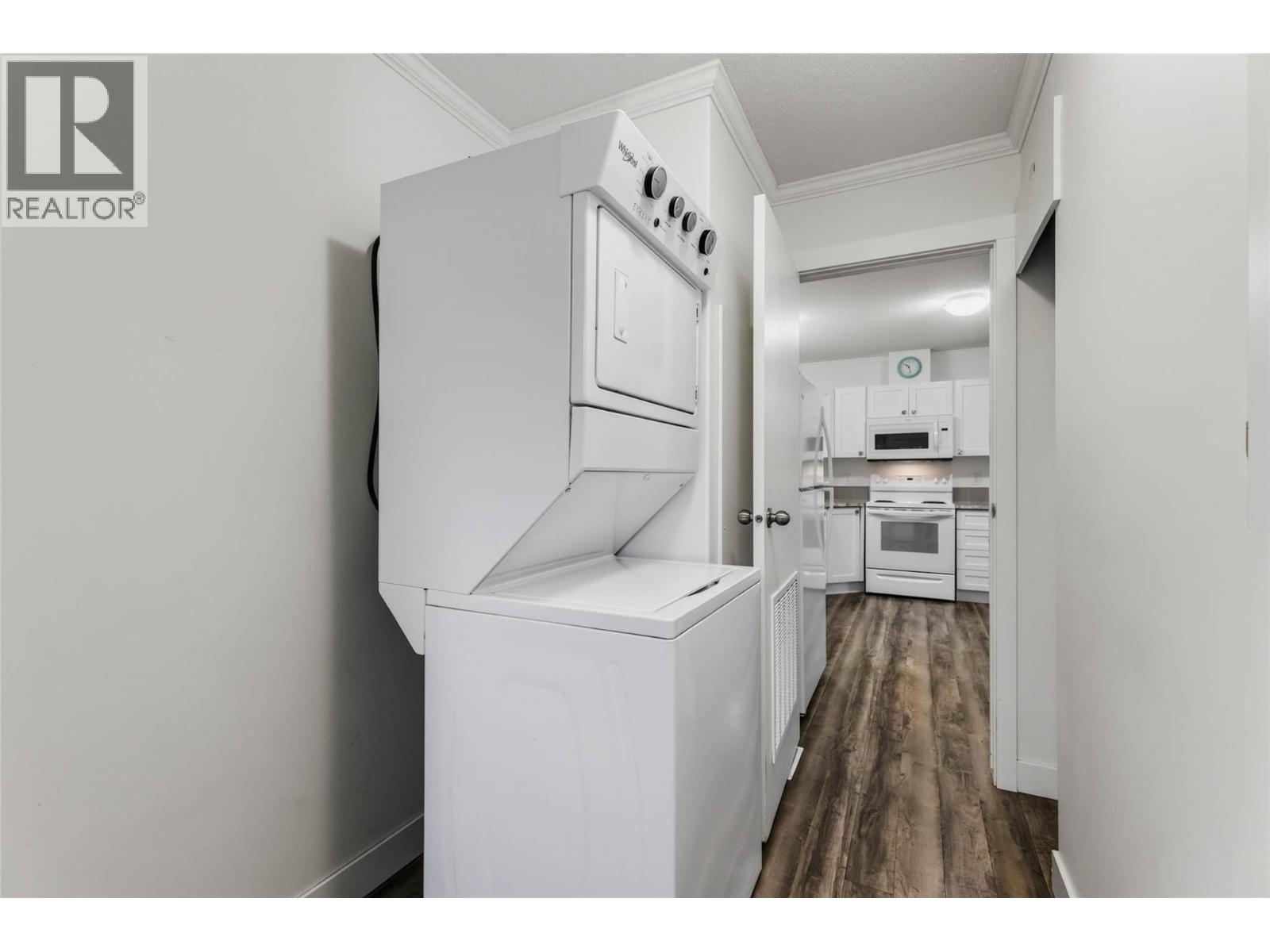 Laundry/Mud Room, Side Entrance