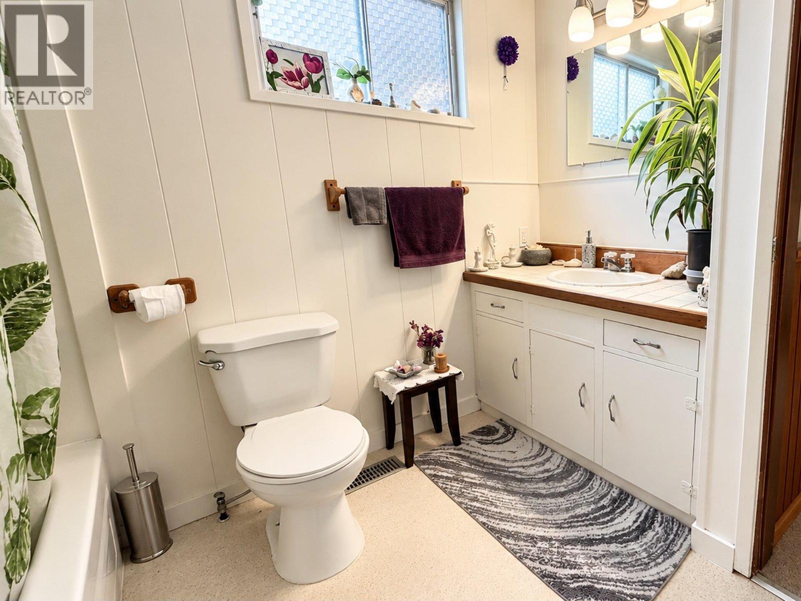 Main Bathroom