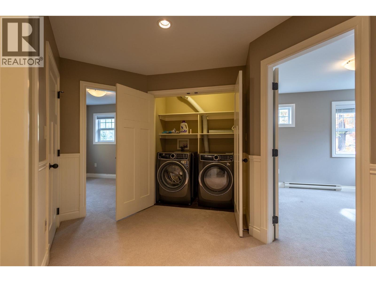 Laundry (second floor)