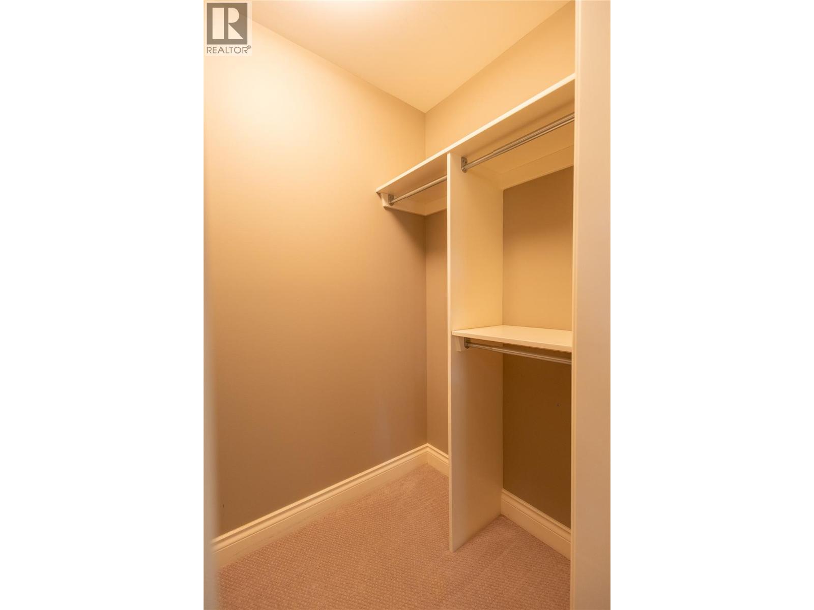 Closet (Bed 3)