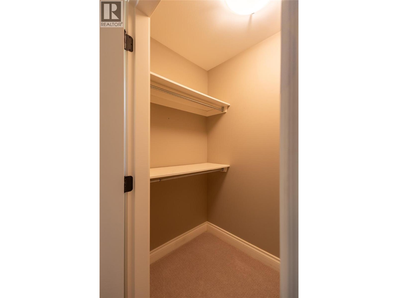 Closet (Bed 3)