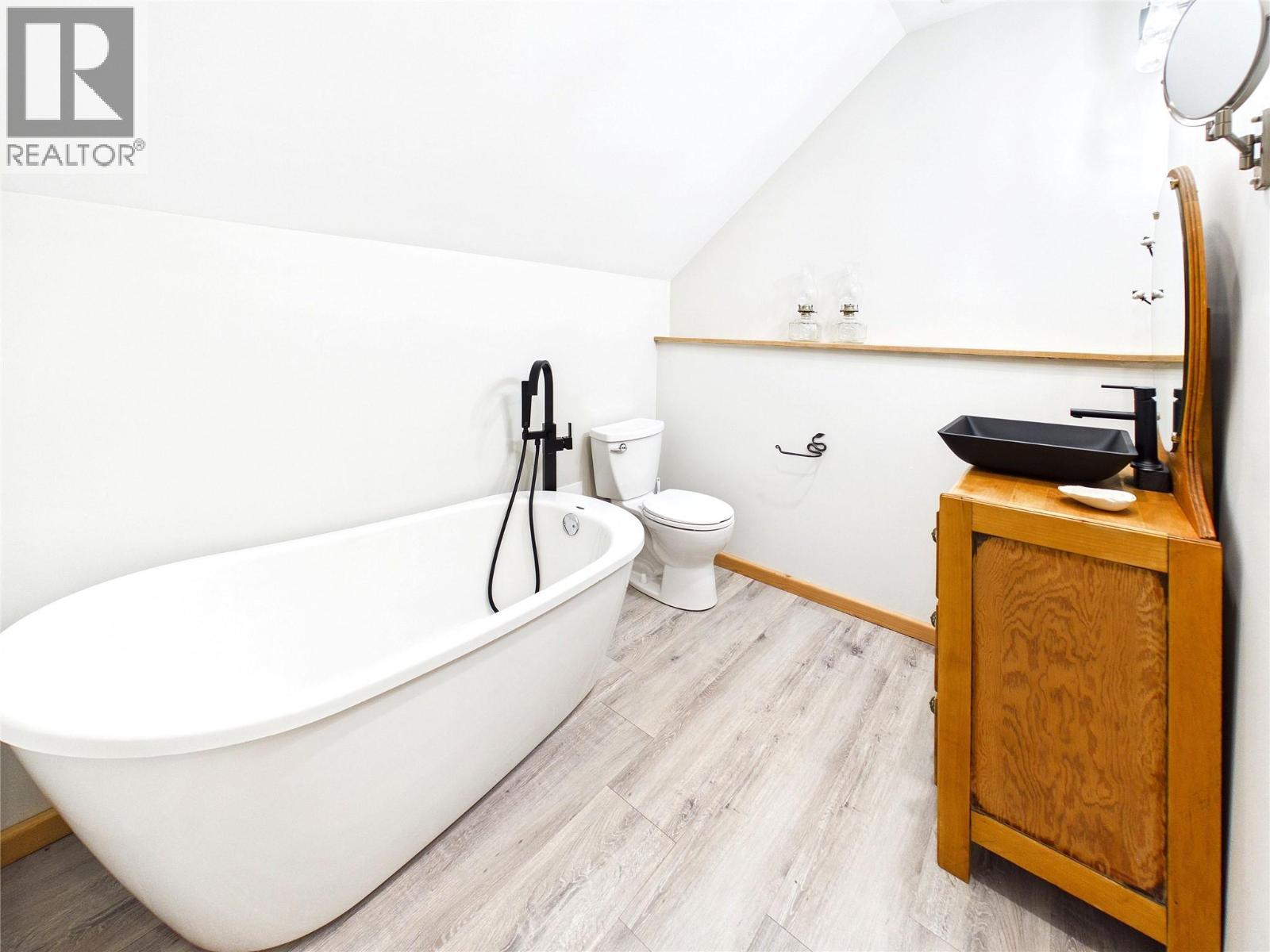 Loft bedroom ensuite