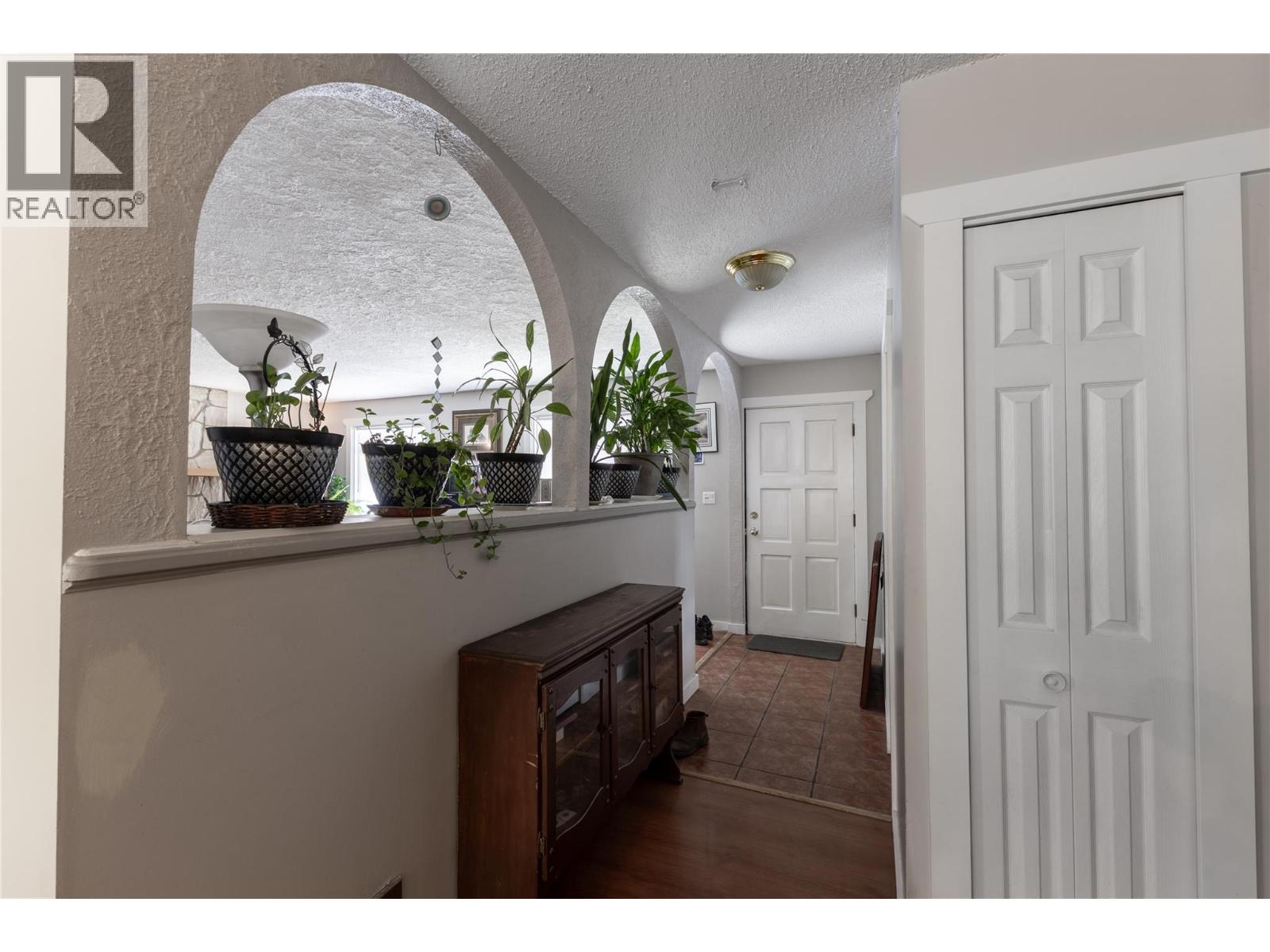 Front entry way.