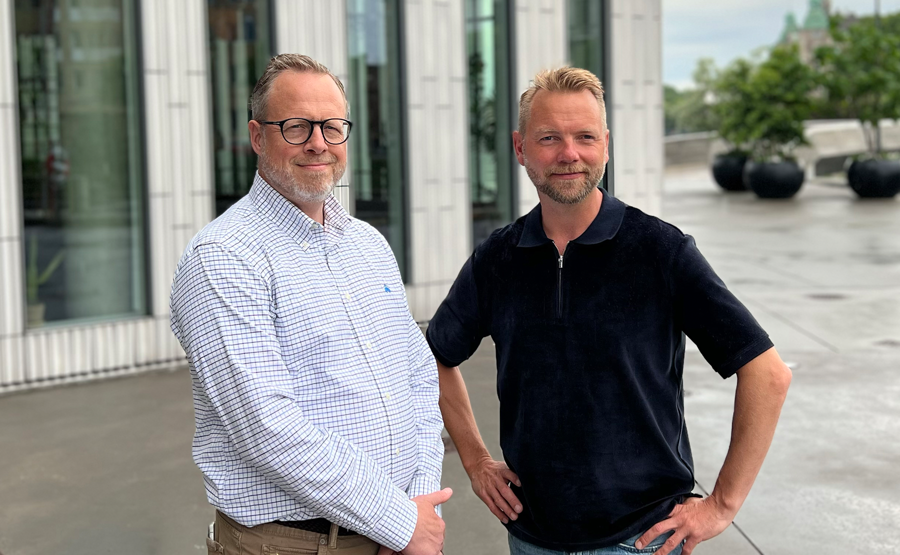 Mikael och Sanna Tadic i poddstudion 