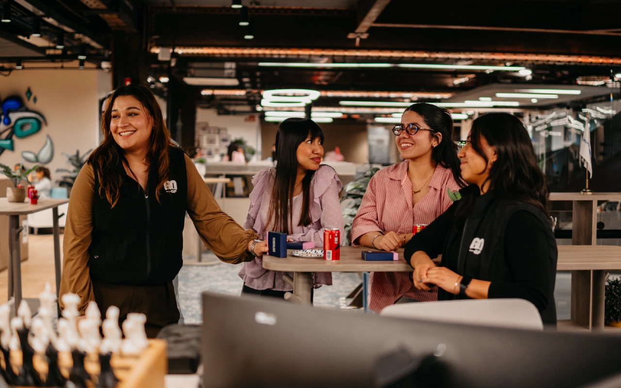 Actividades enfocadas en liderazgo femenino y desarrollo profesional dentro de GP Construcción.