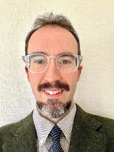 メガネを掛けた男の顔AI 生成コンテンツは誤りを含む可能性があります。