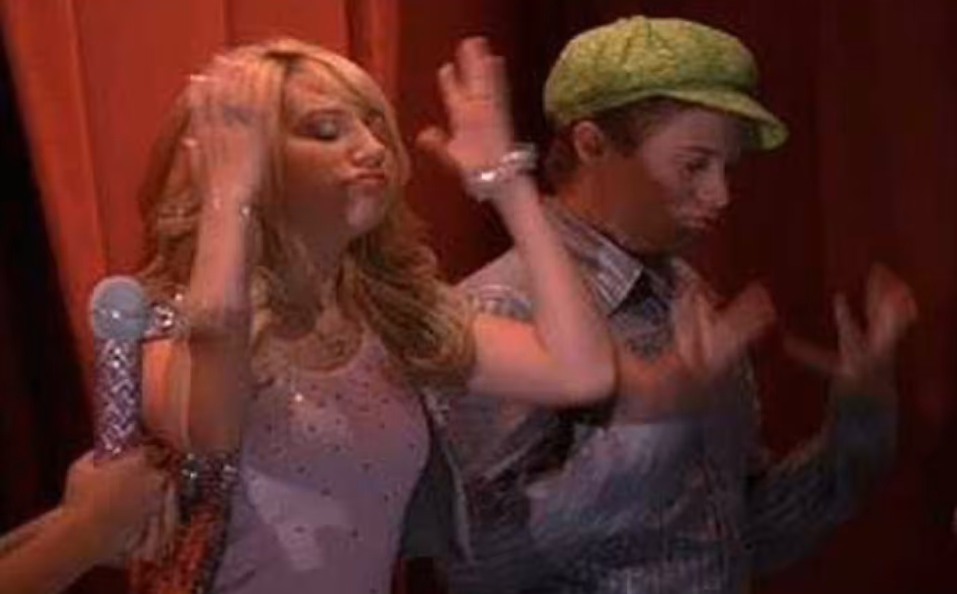 com escalfar la veu segons Sharpay