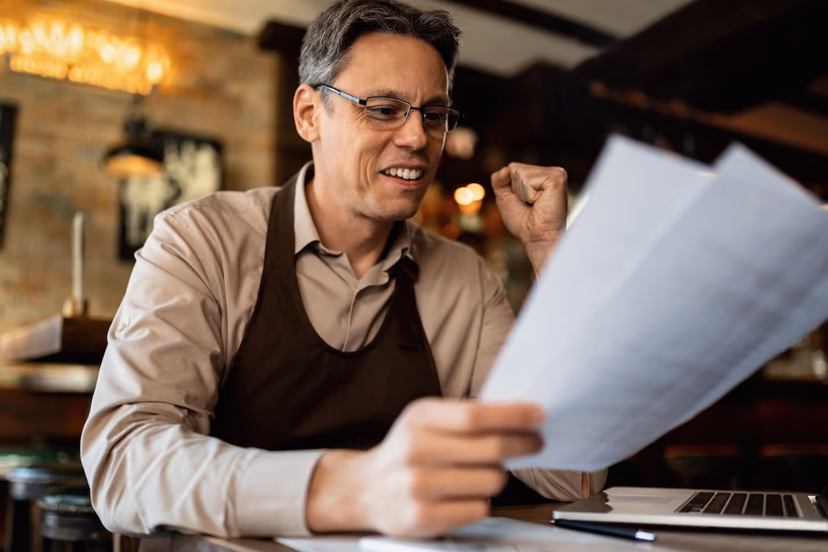 Restaurateur qui calcule sa marge