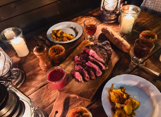 A gourmet basket served in a cabin in the woods in Alsace