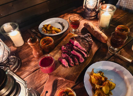 A gourmet basket served in a cabin in the woods in Alsace
