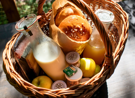A breakfast basket ready to be delivered at Nutchel