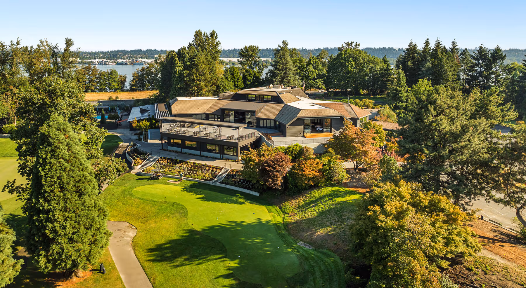 Aerial view of newly rennovated Columbia Edgewater member clubhouse