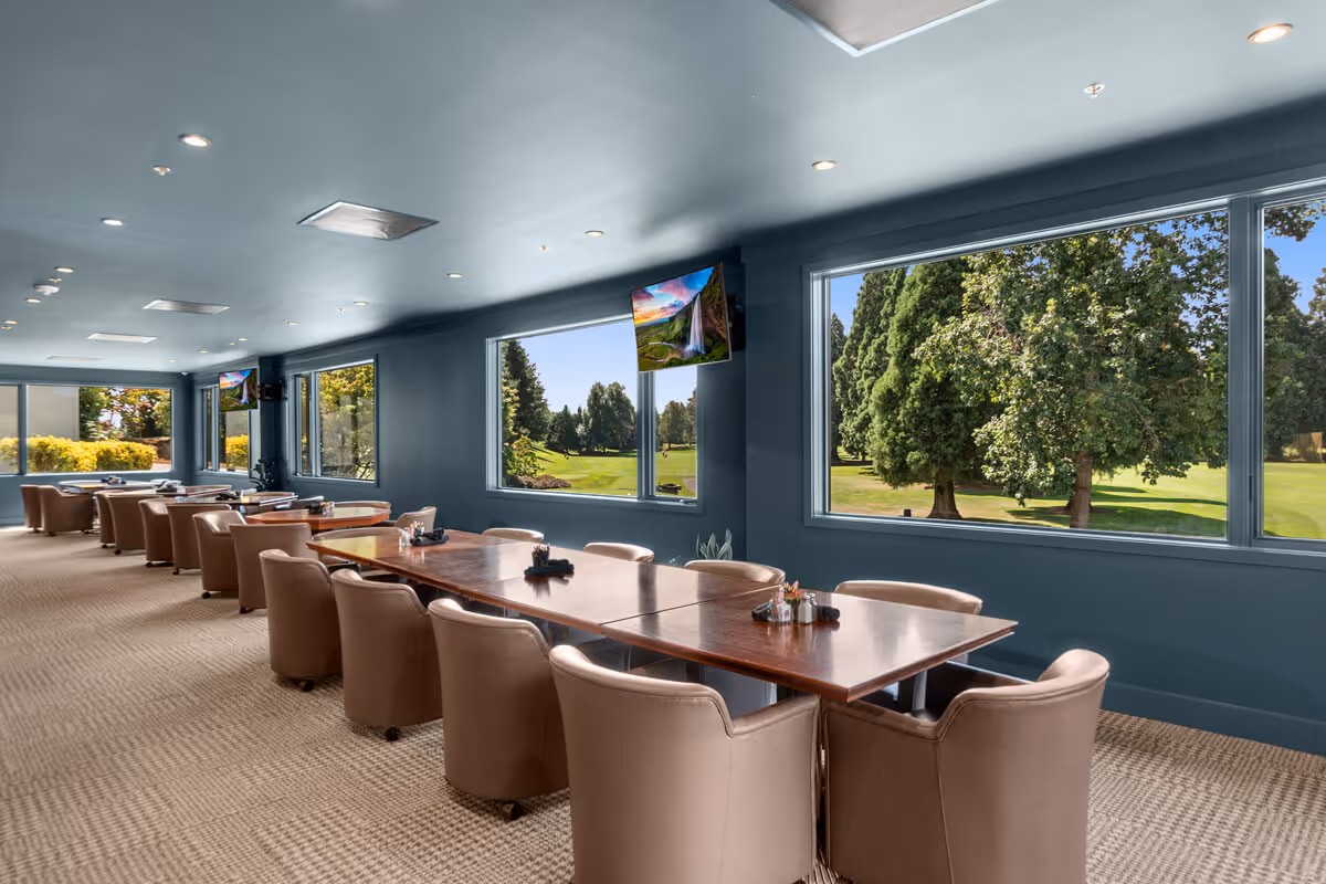 Row of tables in the McIntyre room at Columbia Edgewater