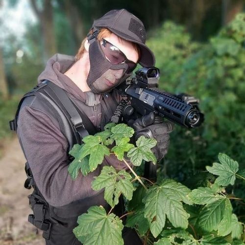 Tristan, passionné d'Airsoft désirait ouvrir, par passion, une entreprise lui permettant de générer un complément de revenu. Il génère aujourd'hui 250€ de revenu NET mensuel.