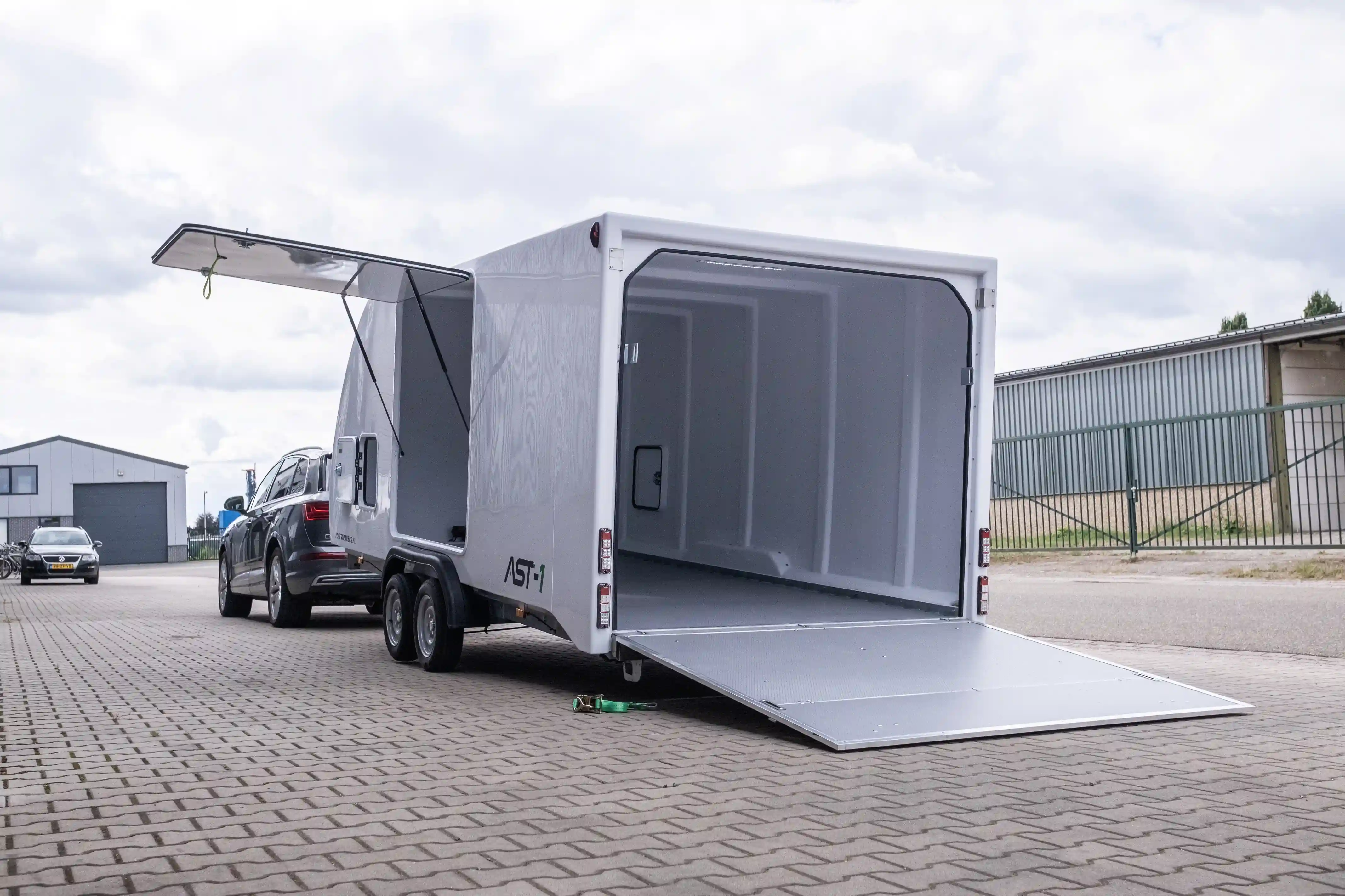 AST-1 trailer gesloten autotransporter