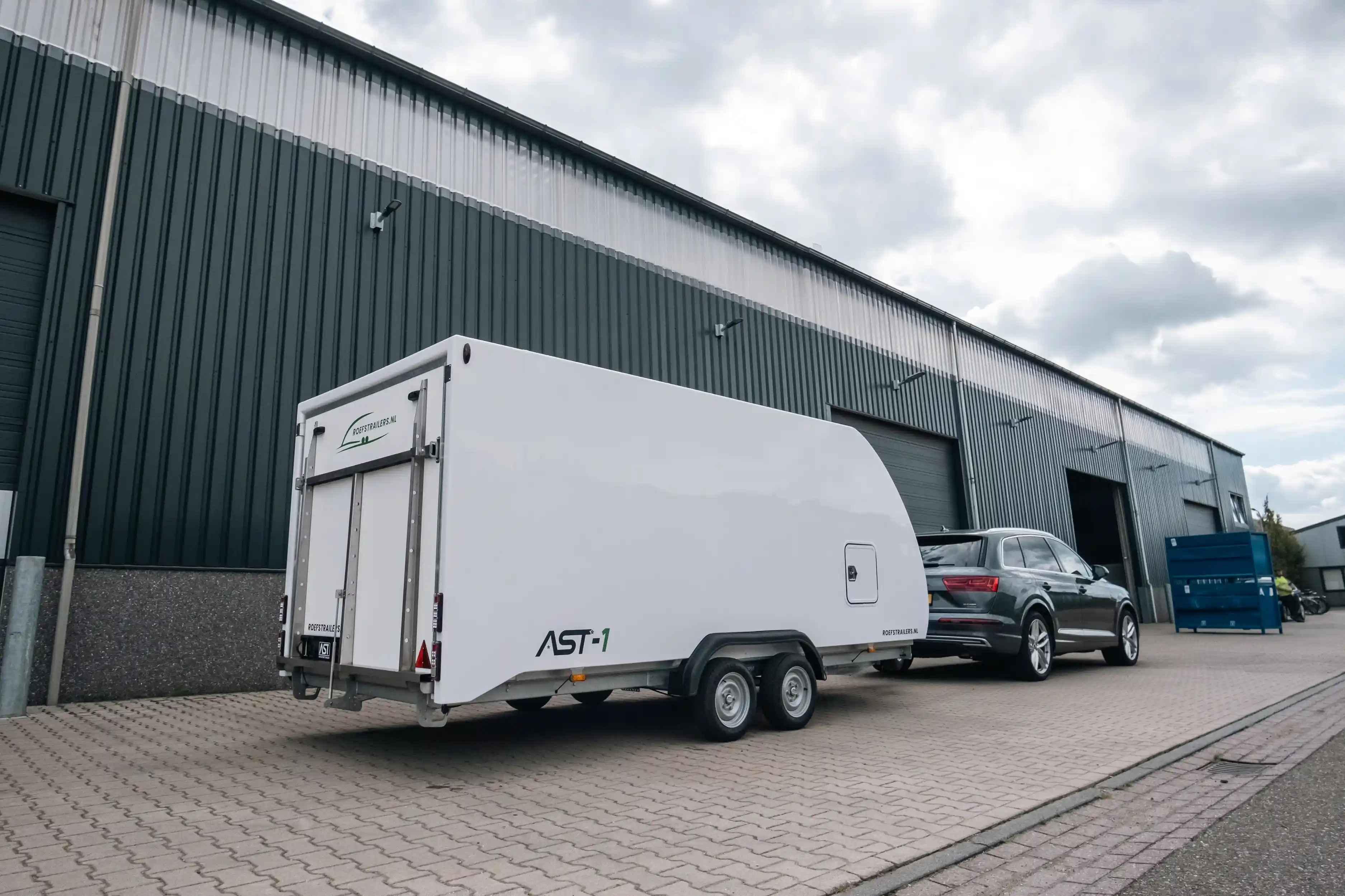 AST-1 trailer gesloten autotransporter