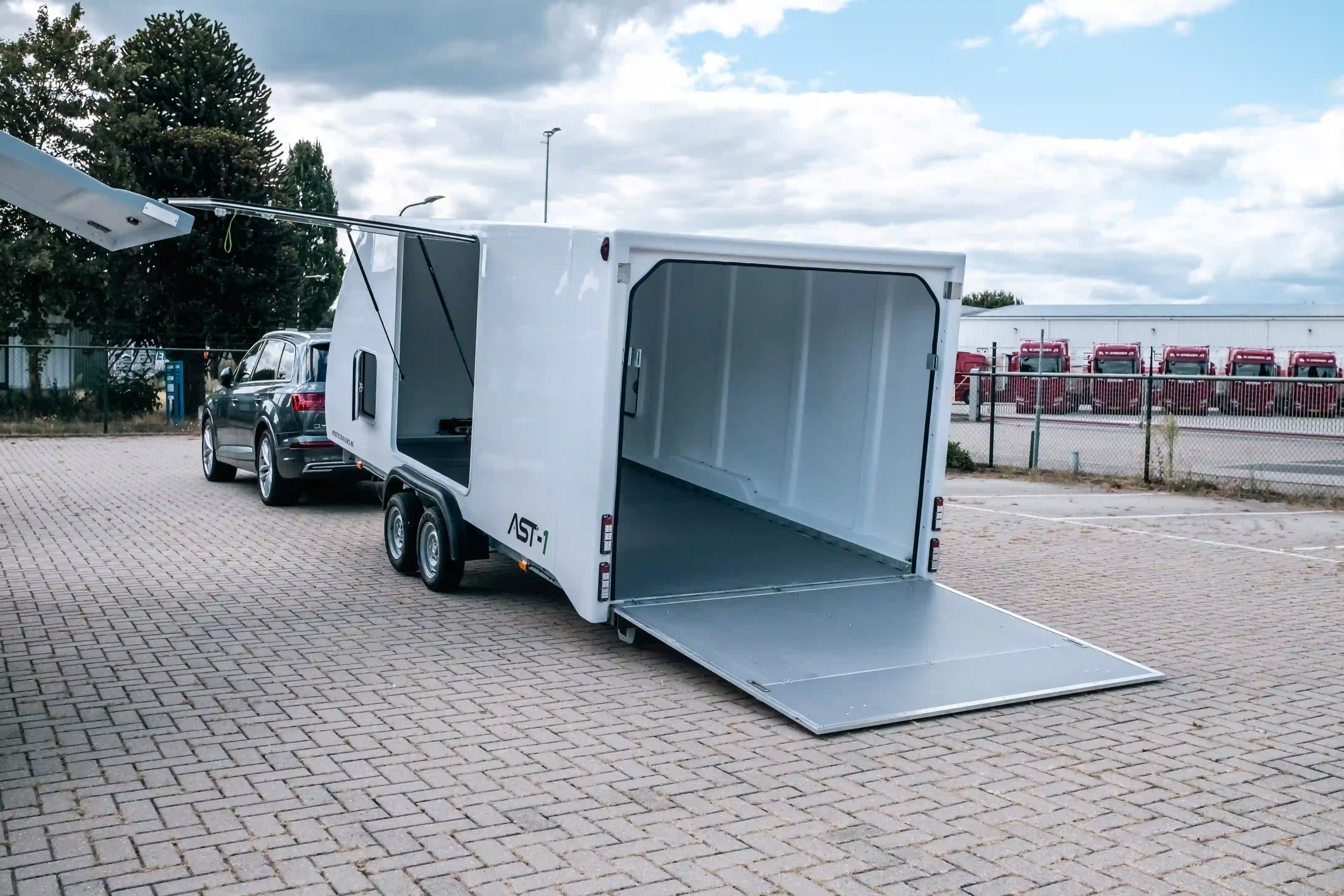 AST-1 trailer gesloten autotransporter