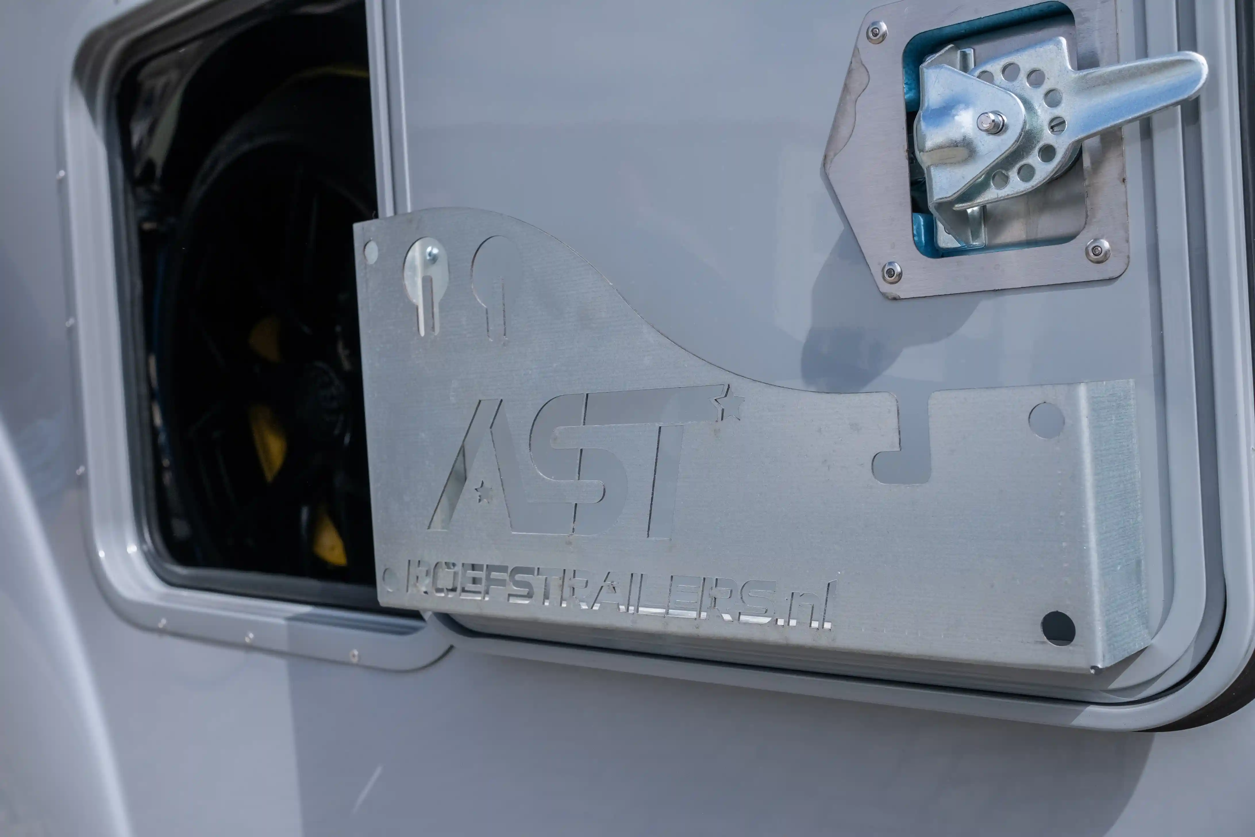 AST-2 Roefs Trailers gesloten autotransporter autotrailer