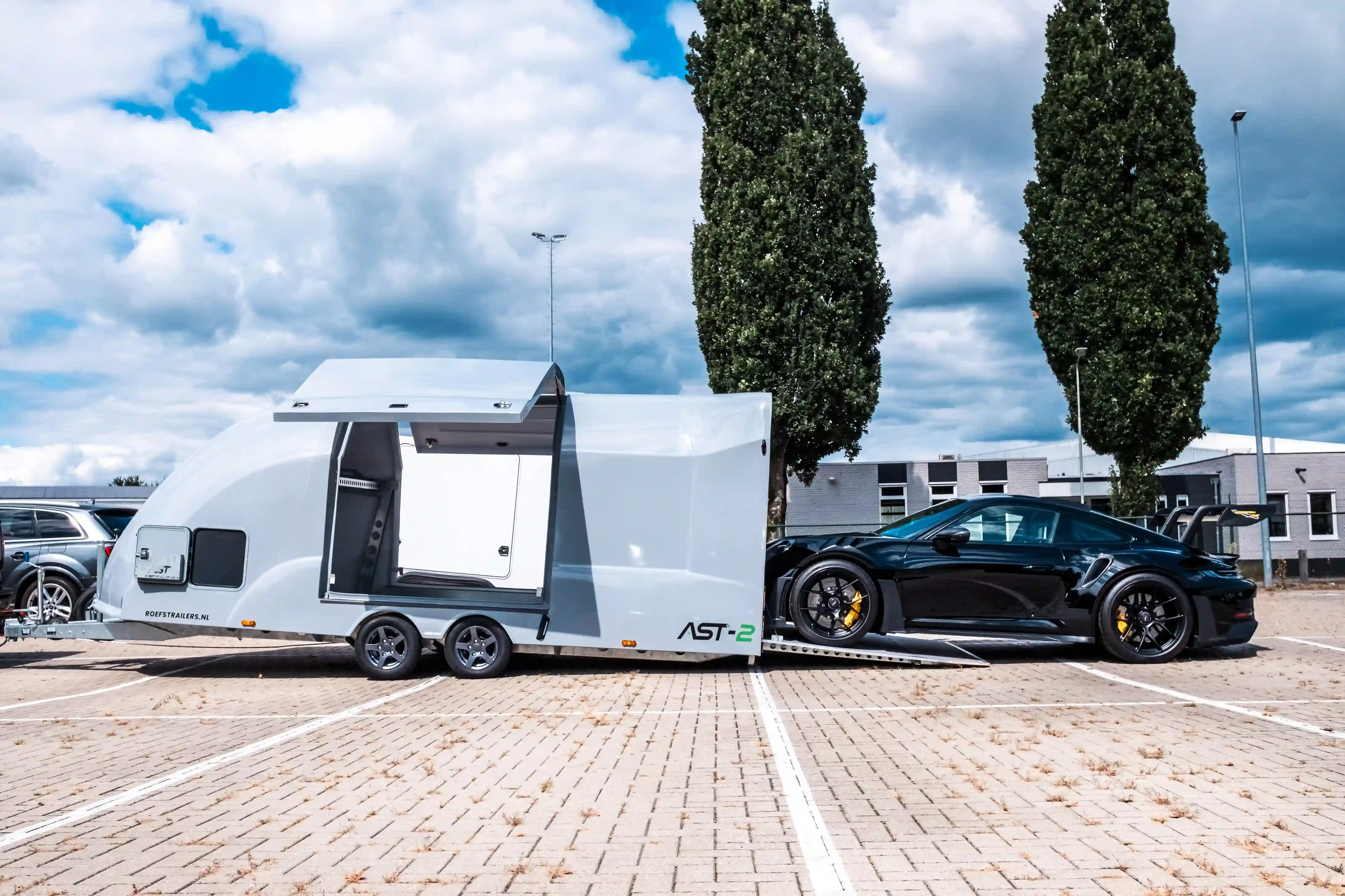 AST-3 gesloten autotransporter Roefs Trailers