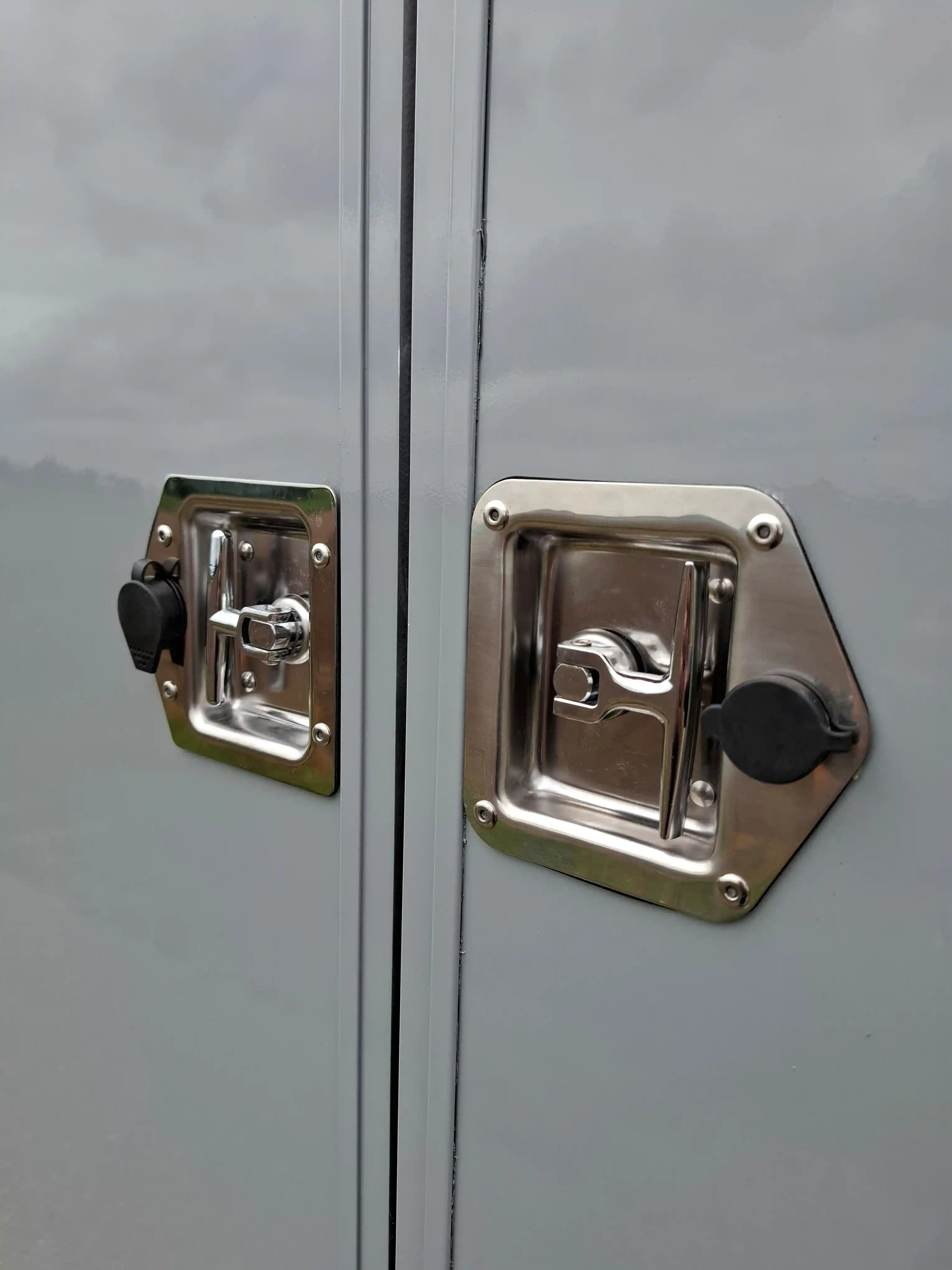 AST-3 gesloten autotransporter Roefs Trailers