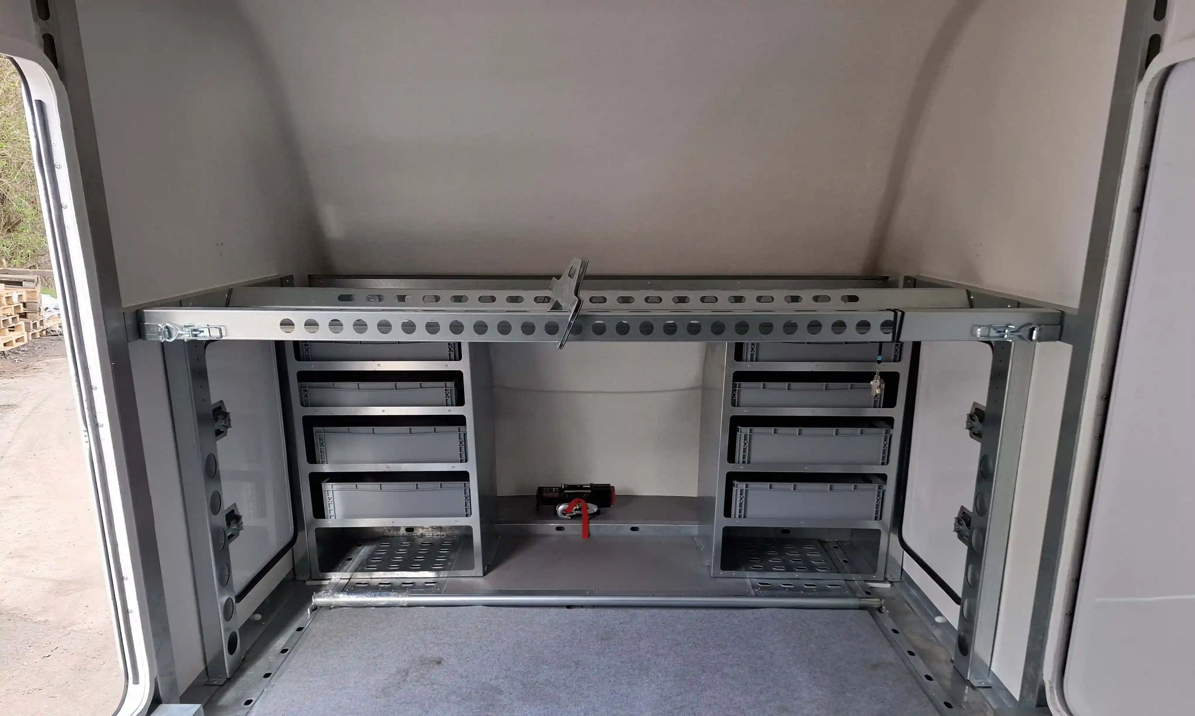 AST-3 gesloten autotransporter Roefs Trailers