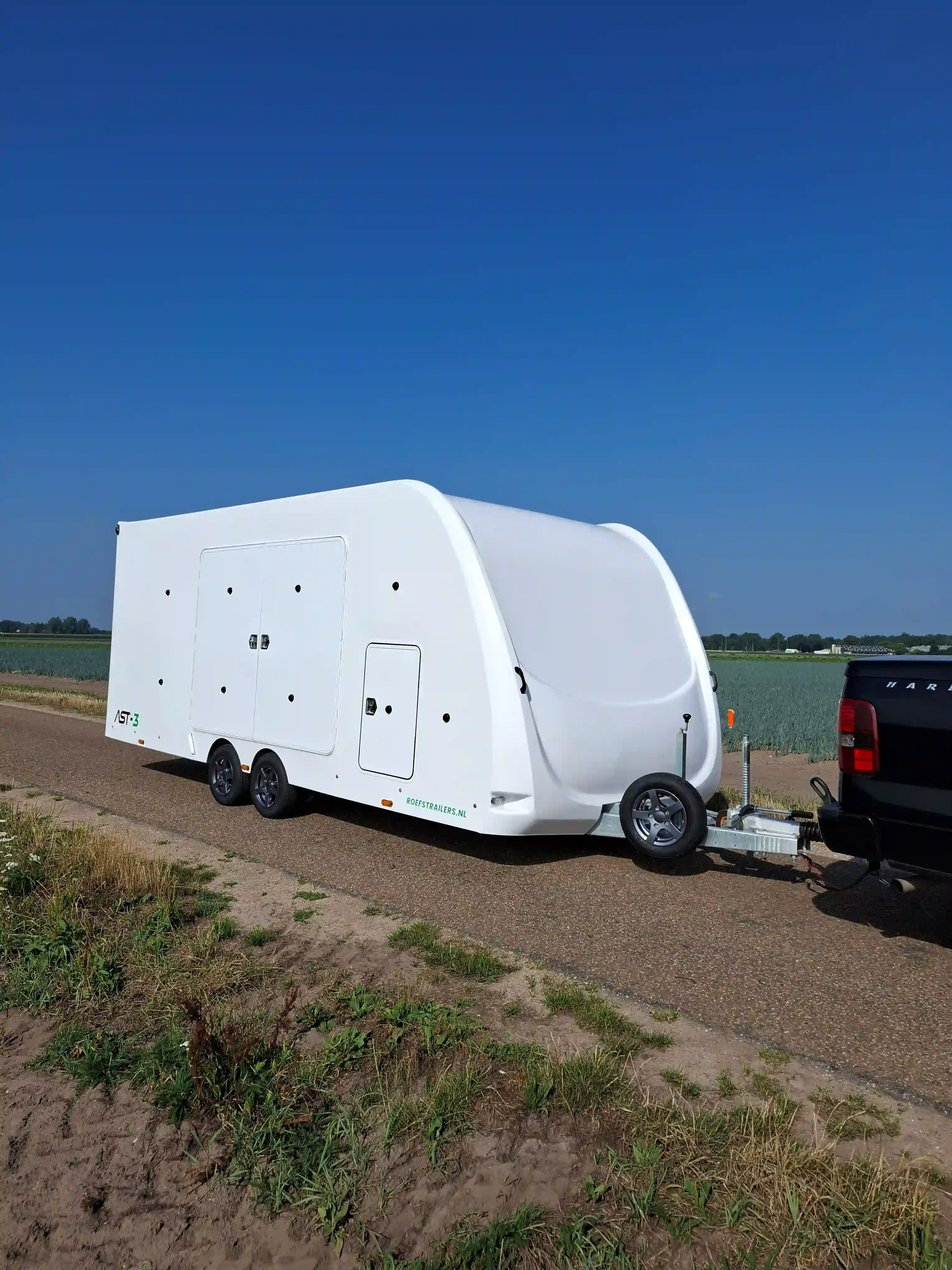 AST-3 gesloten autotransporter Roefs Trailers