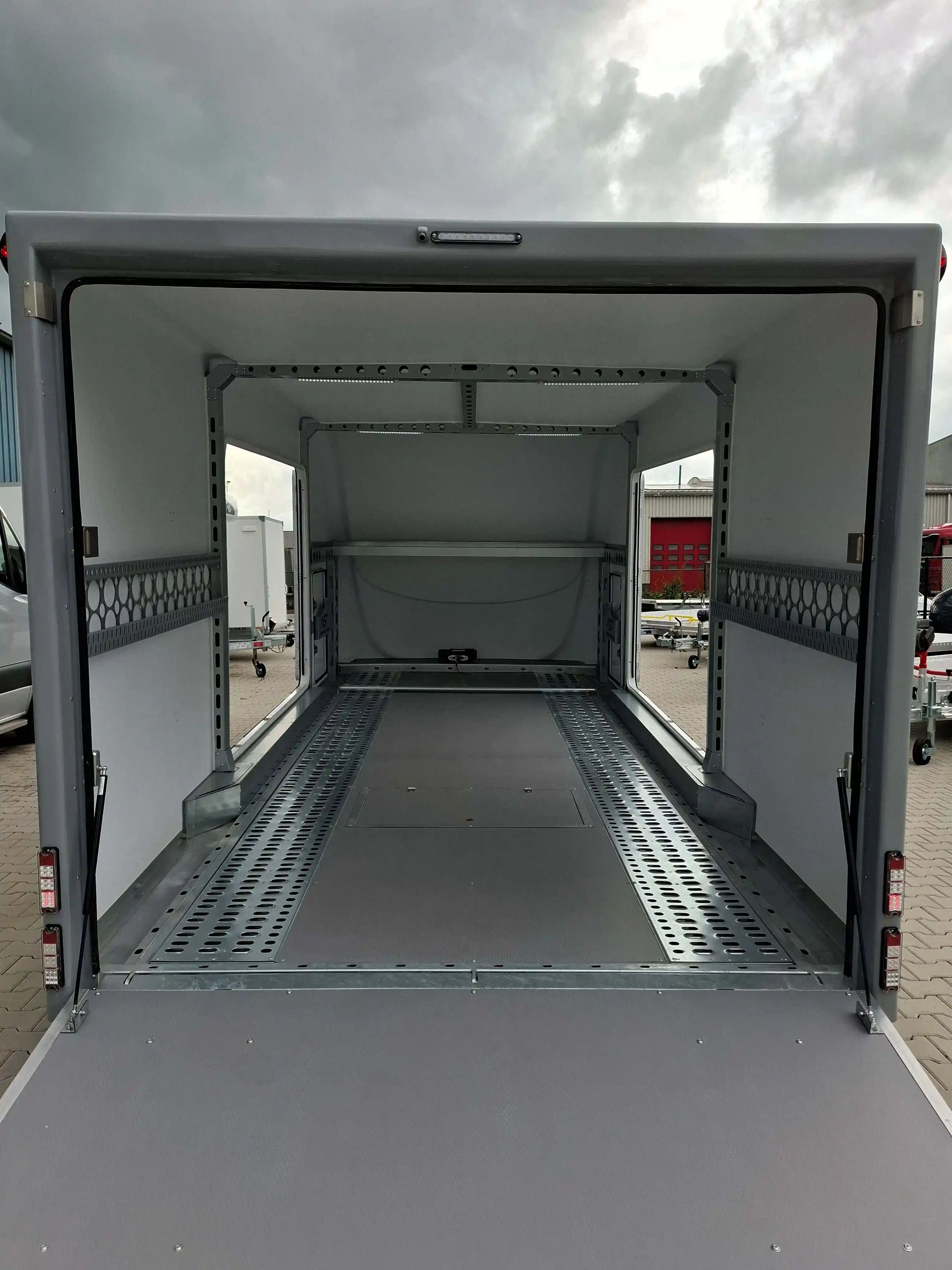 AST-3 gesloten autotransporter Roefs Trailers