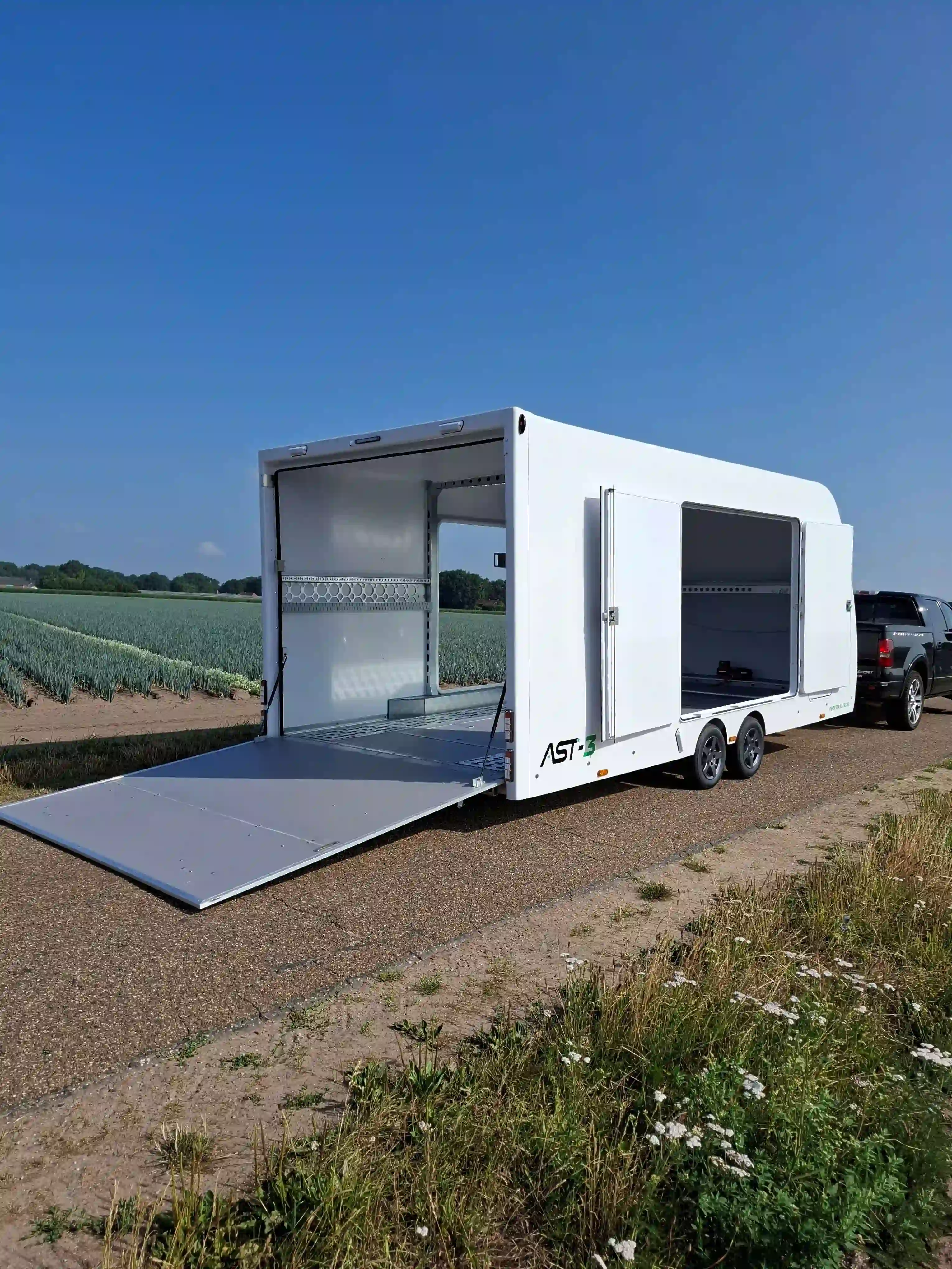 AST-3 gesloten autotransporter Roefs Trailers