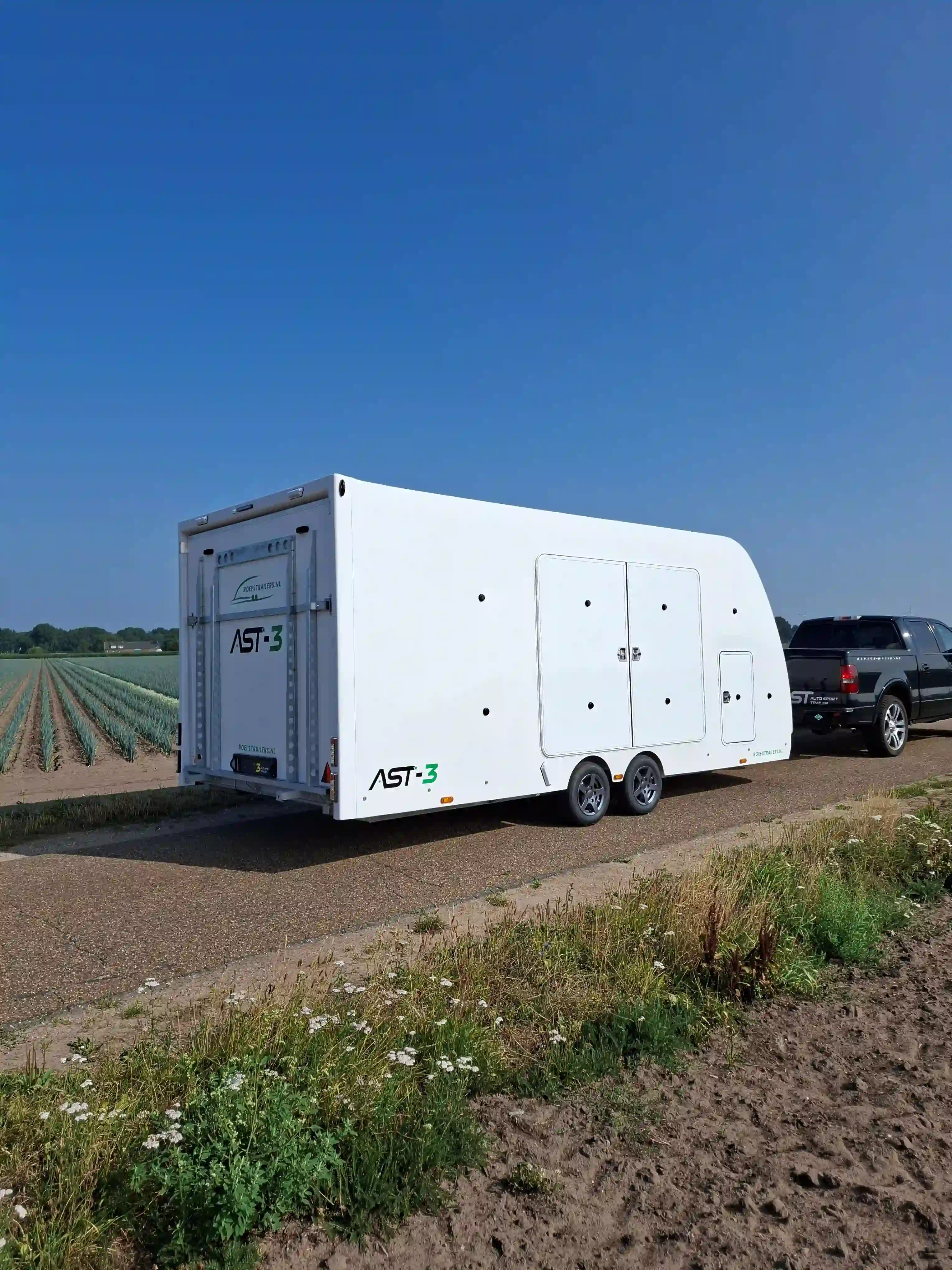 AST-3 gesloten autotransporter Roefs Trailers