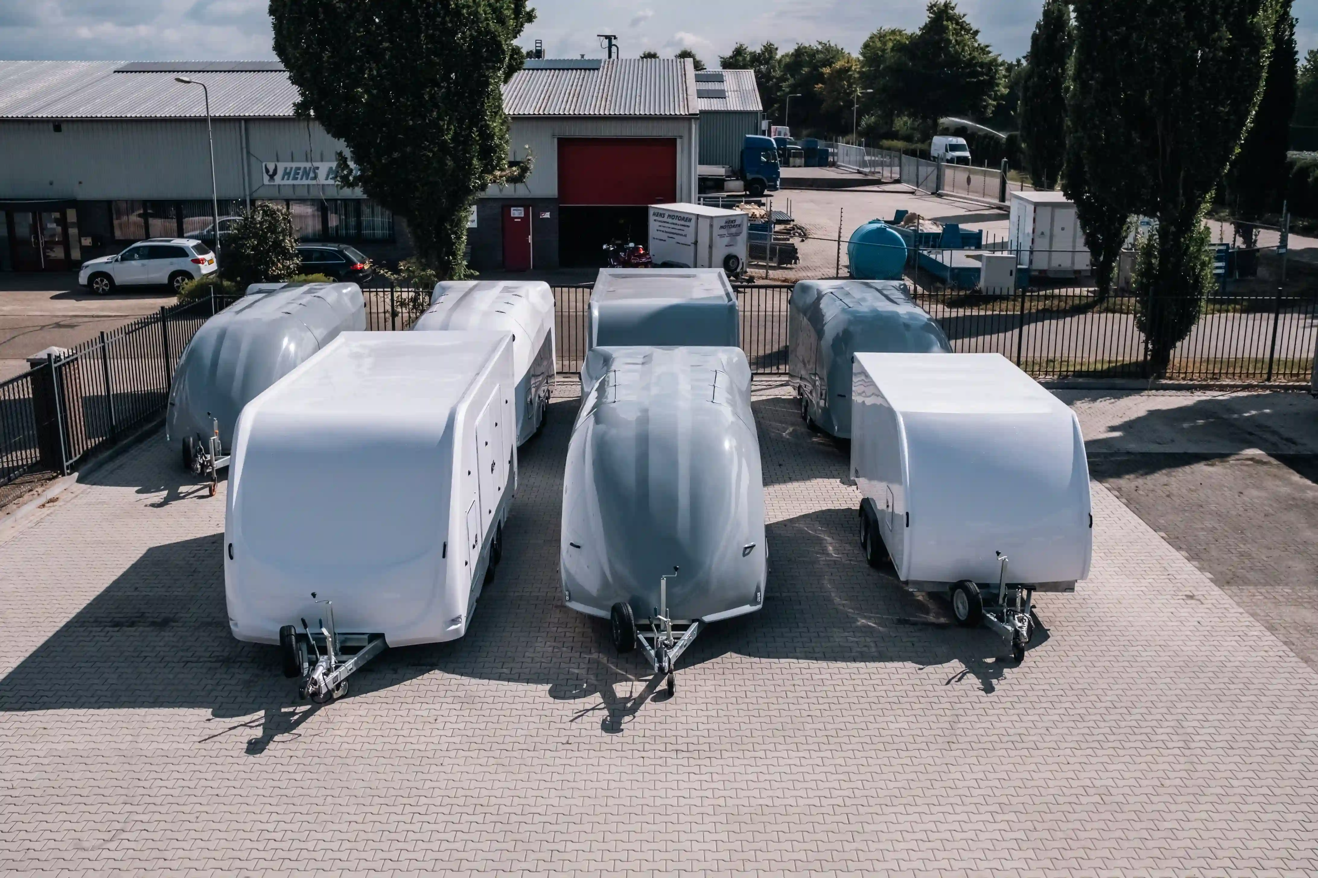 AST-3 trailer met eigenaren Roefs Trailers