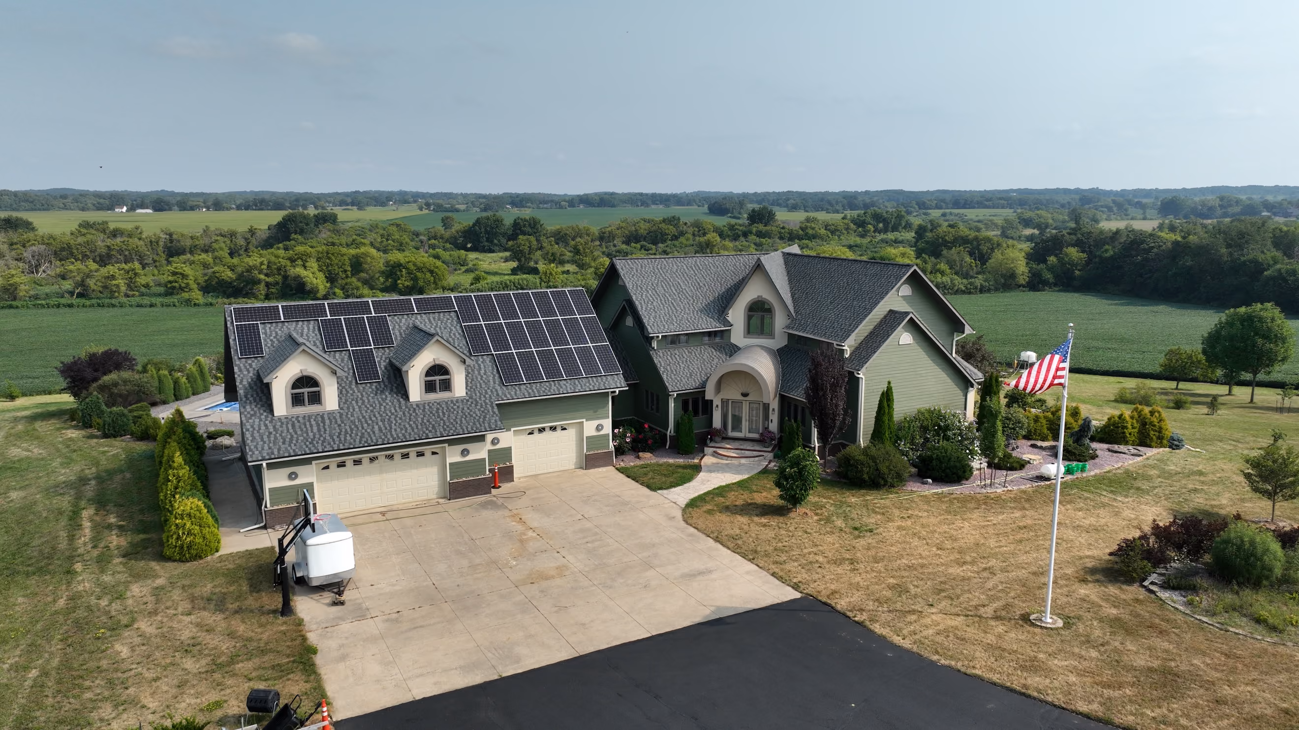 Home in Oregon, WI with a new gray architectural asphalt shingle roof