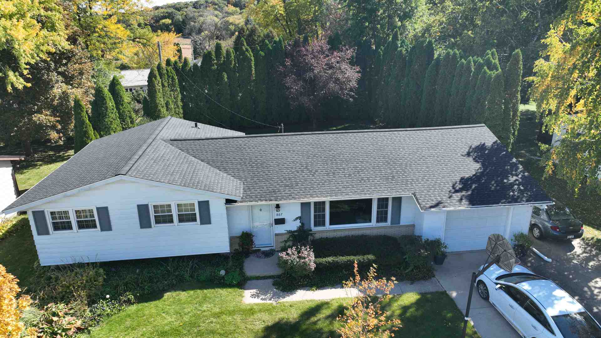 Find top roofing companies Madison WI. Learn what to look for, from signs of damage to costs & warranties. Get your free quote today!