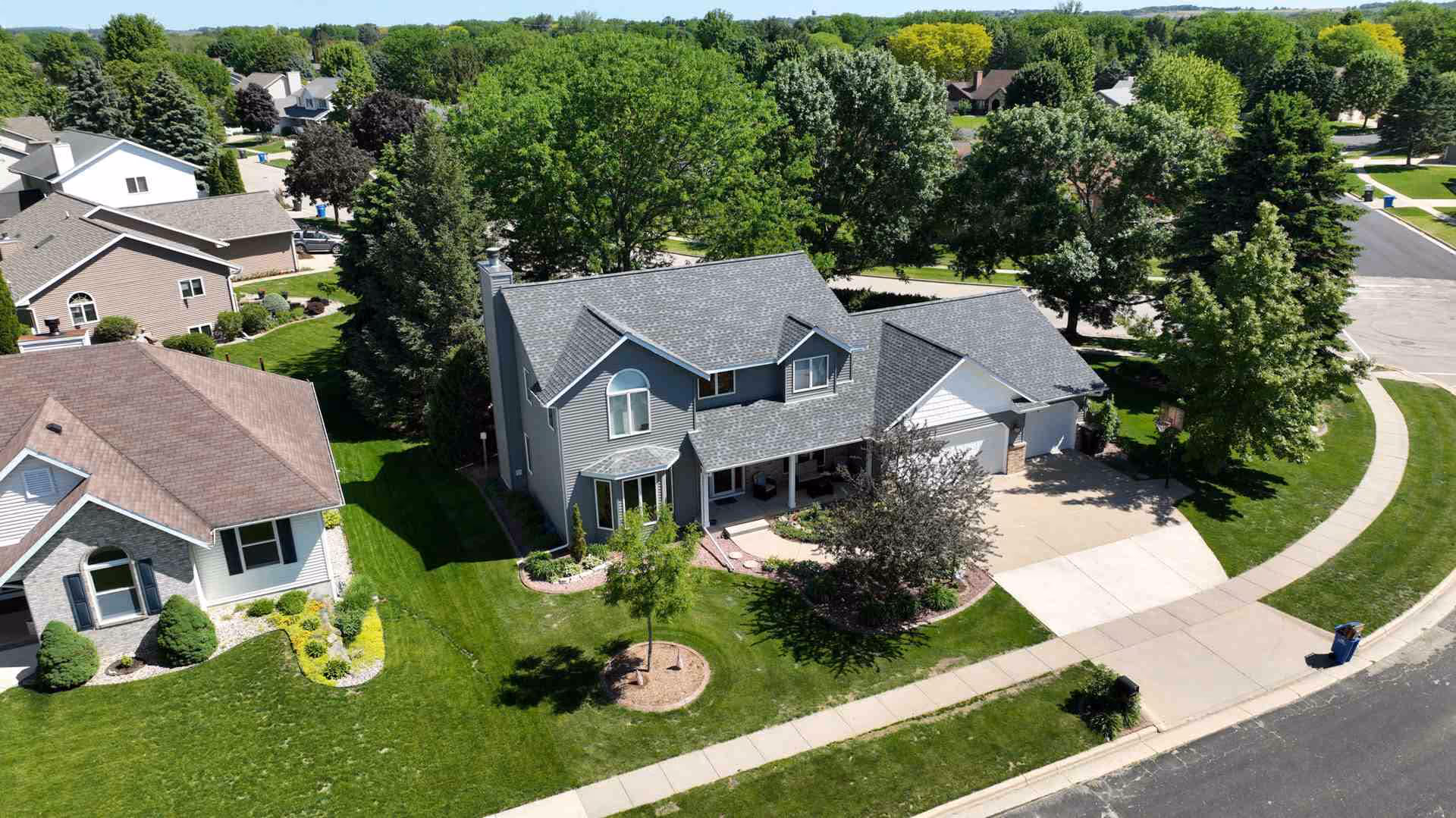 Uncover how much does a roof cost in Madison WI. Explore GAF shingles, cost factors, ROI, and get a free estimate today!