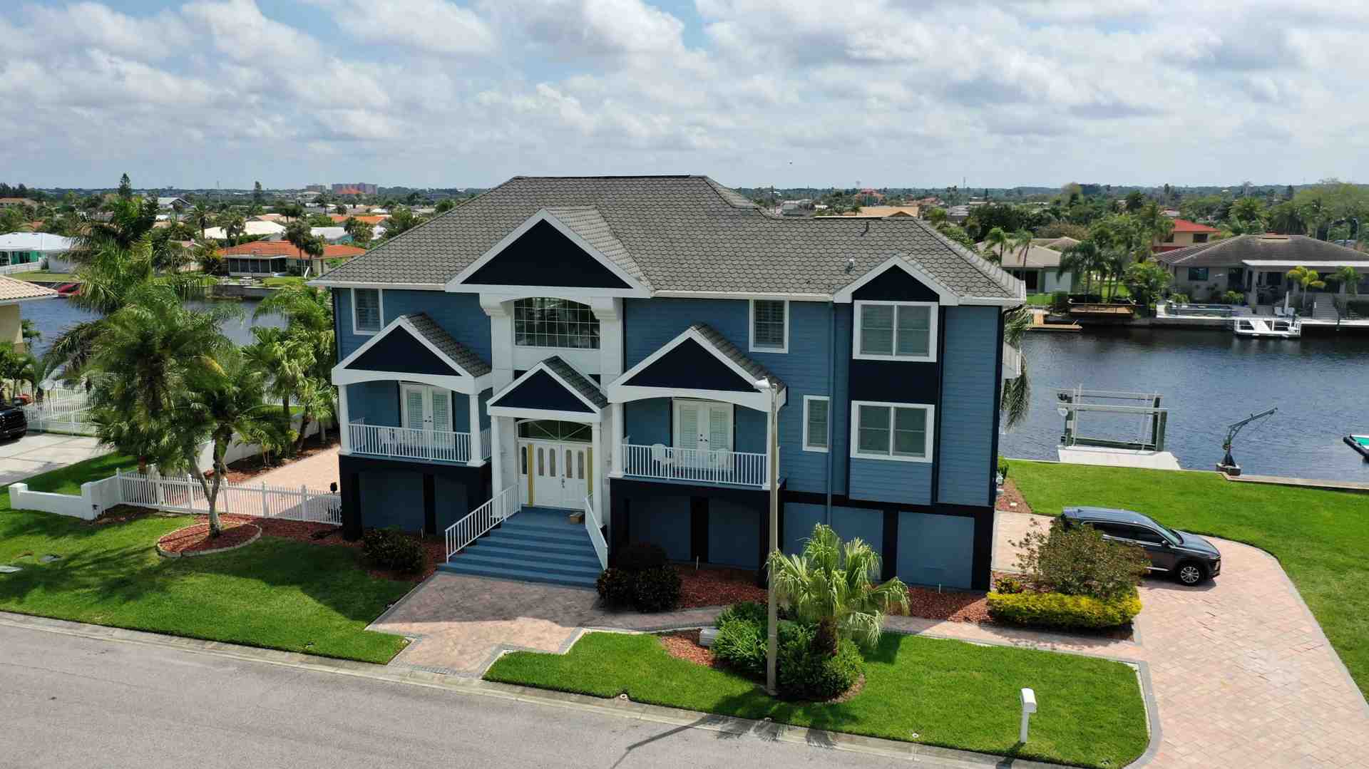 Find the best siding contractor Clearwater FL for durable, beautiful siding. Get a free estimate & protect your home from Florida's climate.