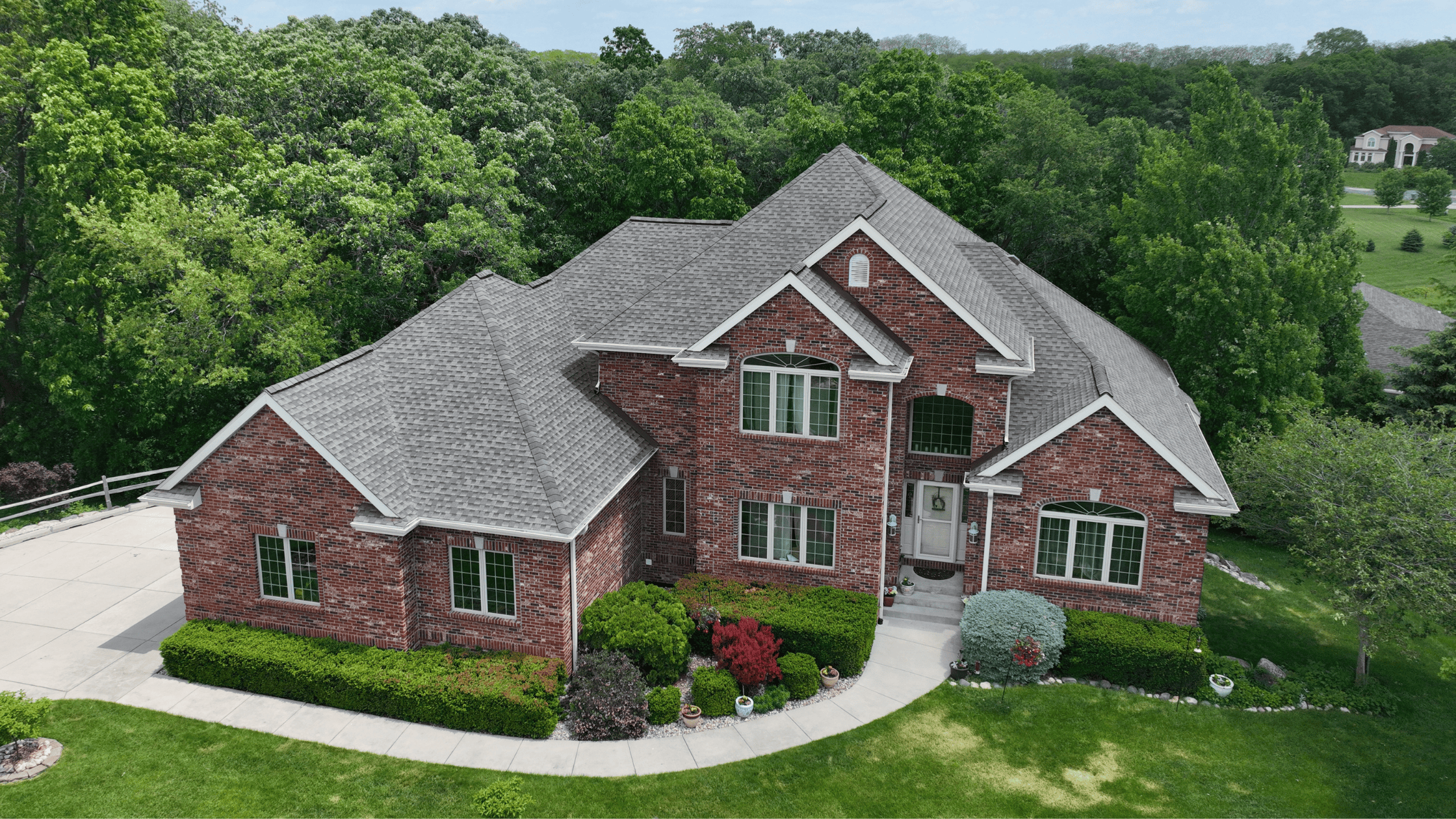 Master insurance claims roofing: File claims, document damage, choose contractors & maximize payouts after storms. Get covered now!