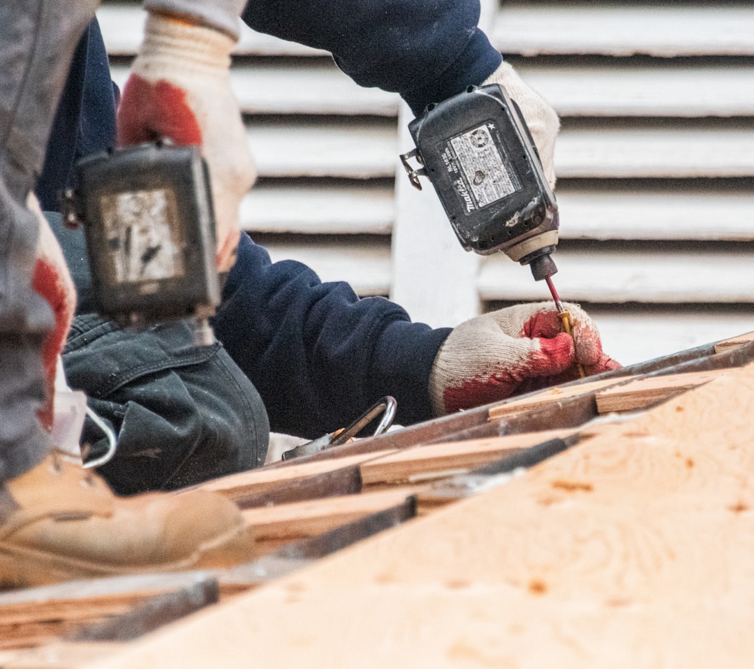 A factory-certified roofing crew installing shingles with precision - Roofing Cedar Rapids A factory-certified roofing crew installing shingles with precision - Roofing Cedar Rapids