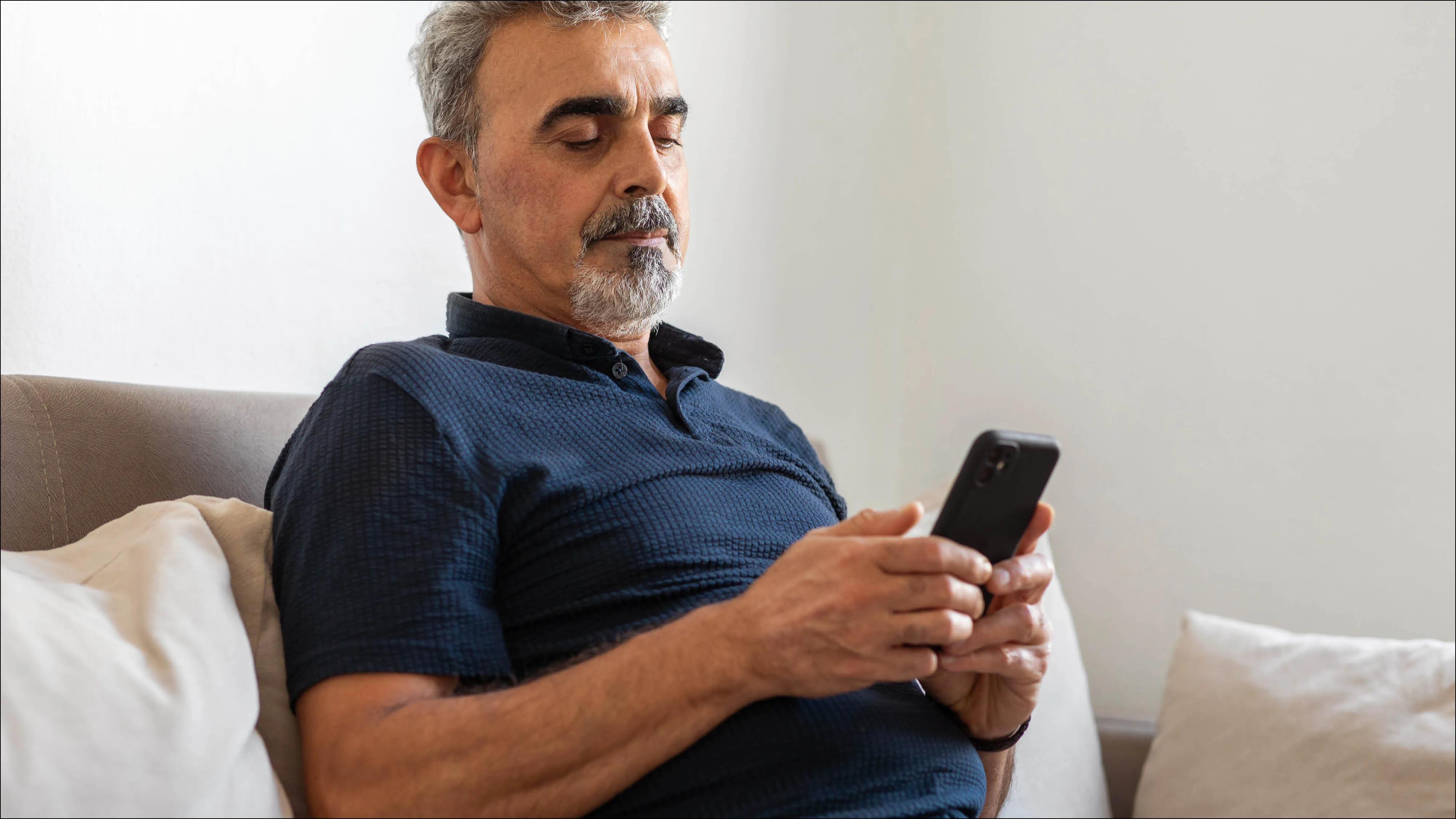 Clinical trial participant uses ePRO to report on their symptoms
