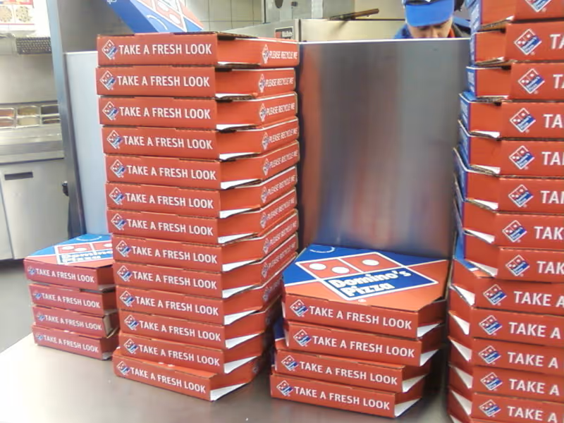 File:Domino´s Pizza Korobki.jpg