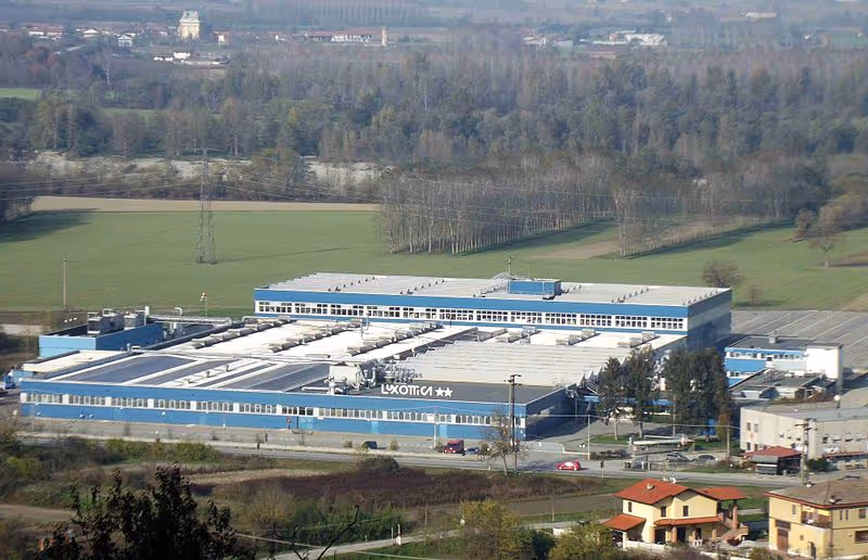 File:Lauriano stabilimento luxottica.jpg