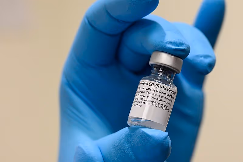 File:Pfizer-BioNTech COVID-19 vaccine (2020) D.jpg